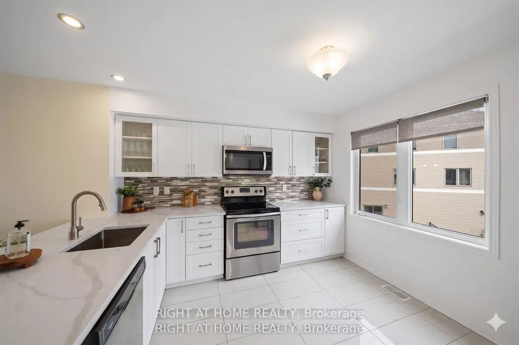 Photo 4 of 161 Camden Private, Ottawa, Barrhaven - Cedargrove/Fraserdale — HOMEH