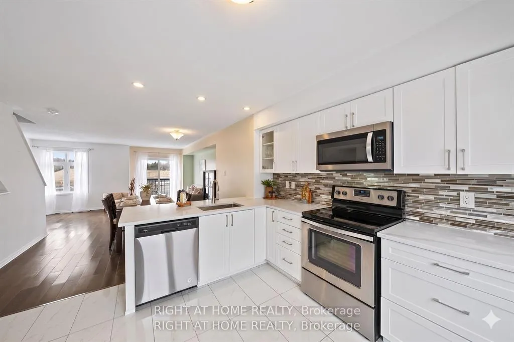 Photo 5 of 161 Camden Private, Ottawa, Barrhaven - Cedargrove/Fraserdale — HOMEH