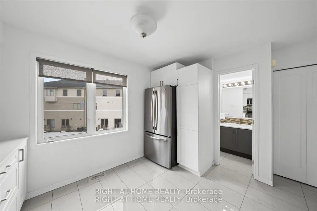 Photo 6 of 161 Camden Private, Ottawa, Barrhaven - Cedargrove/Fraserdale — HOMEH