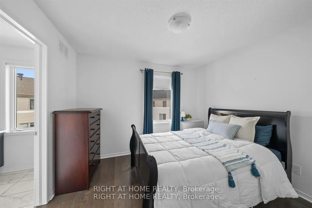 Photo 18 of 161 Camden Private, Ottawa, Barrhaven - Cedargrove/Fraserdale — HOMEH