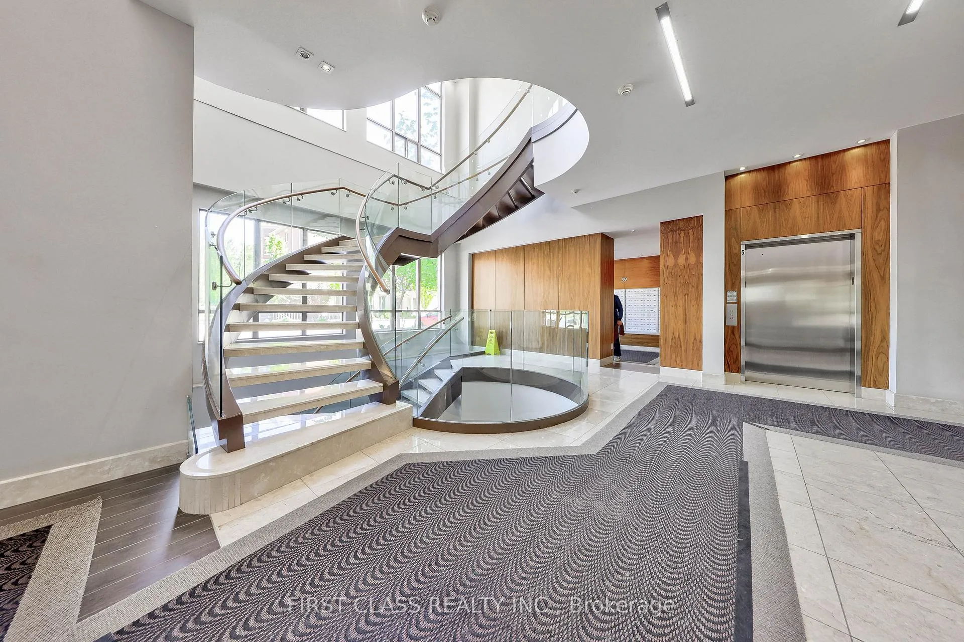 Photo 3 of Unit 916, 37 Galleria Parkway, Markham, Commerce Valley — HOMEH