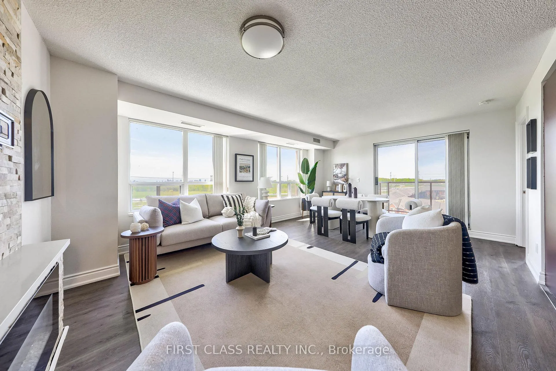 Photo 5 of Unit 916, 37 Galleria Parkway, Markham, Commerce Valley — HOMEH