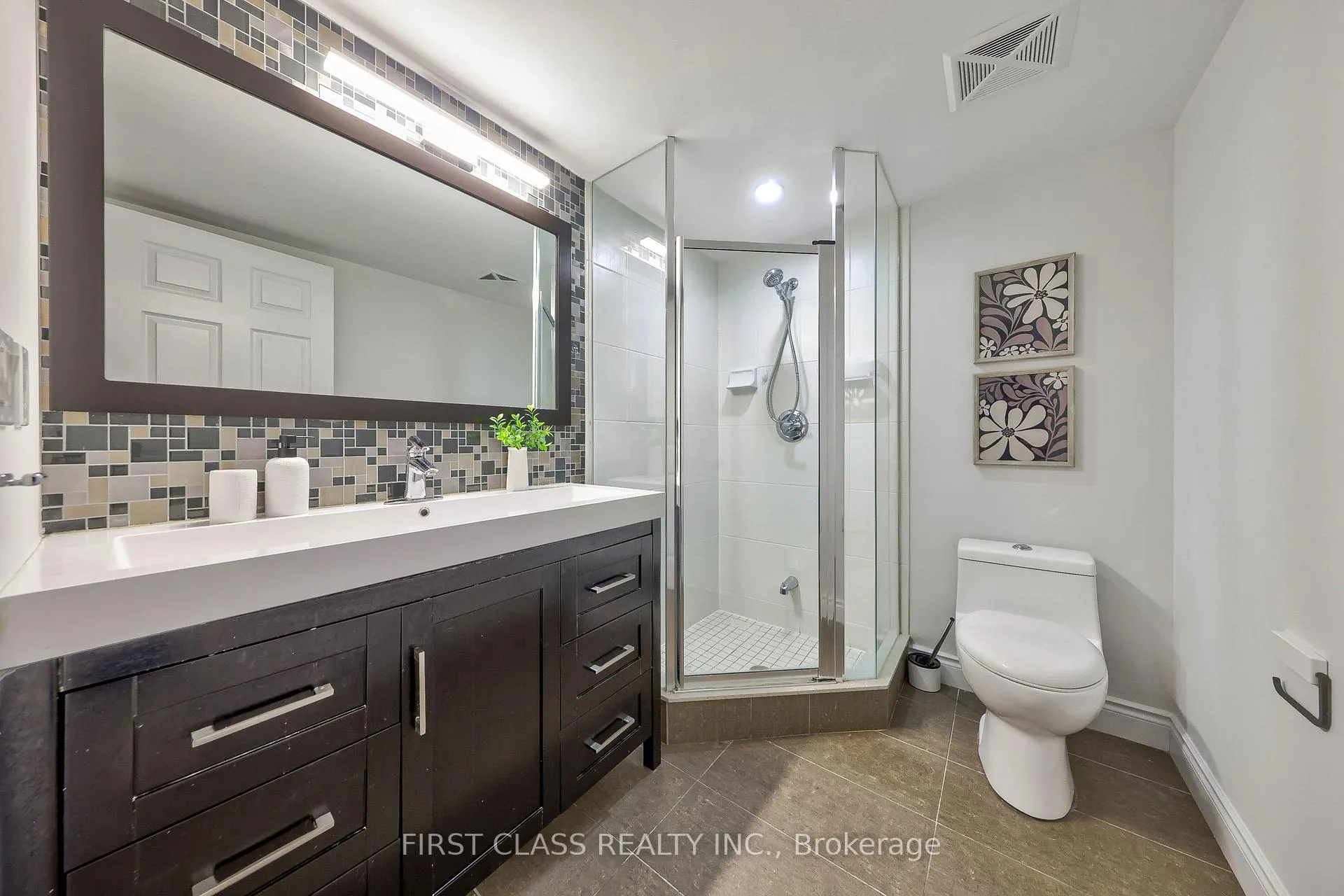 Photo 10 of Unit 916, 37 Galleria Parkway, Markham, Commerce Valley — HOMEH