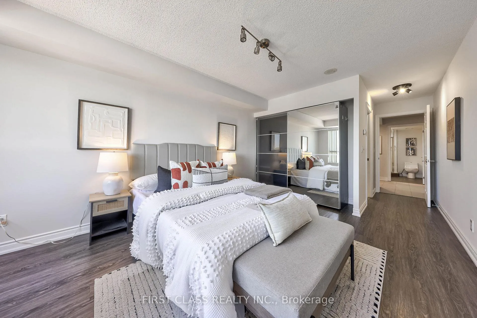 Photo 13 of Unit 916, 37 Galleria Parkway, Markham, Commerce Valley — HOMEH