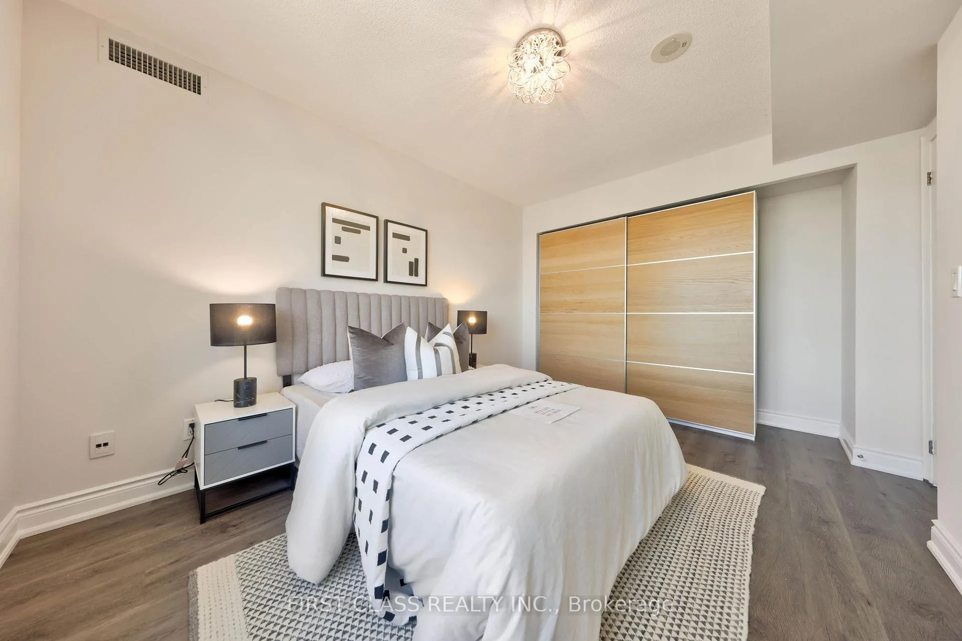 Photo 16 of Unit 916, 37 Galleria Parkway, Markham, Commerce Valley — HOMEH