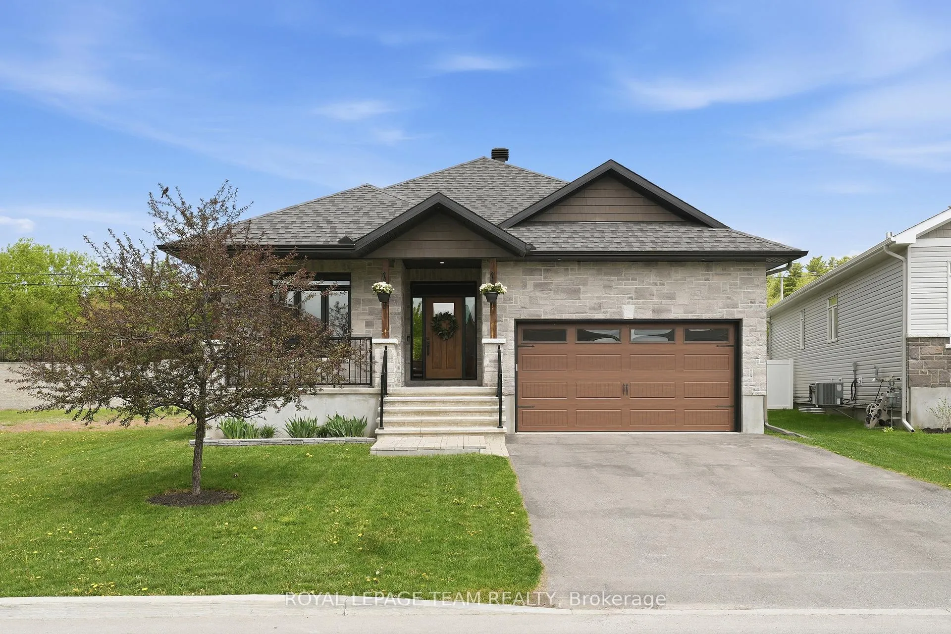 Photo 1 of 757 Meadowridge Circle, Ottawa, Carp — HOMEH