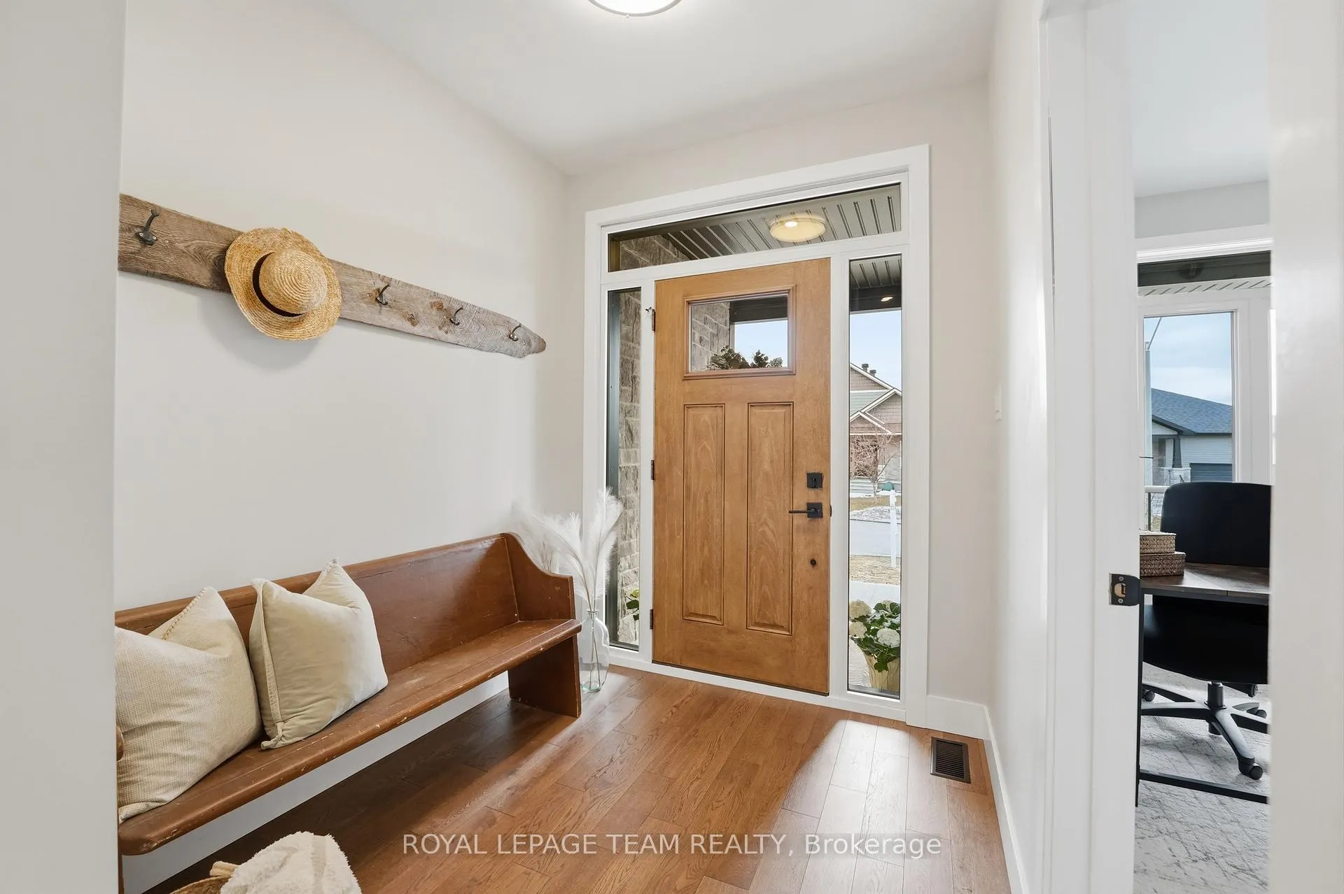 Photo 4 of 757 Meadowridge Circle, Ottawa, Carp — HOMEH