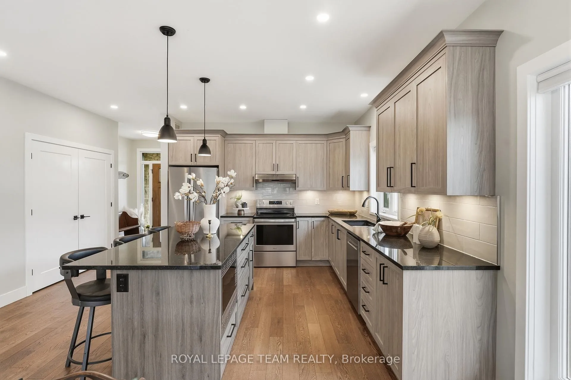 Photo 9 of 757 Meadowridge Circle, Ottawa, Carp — HOMEH