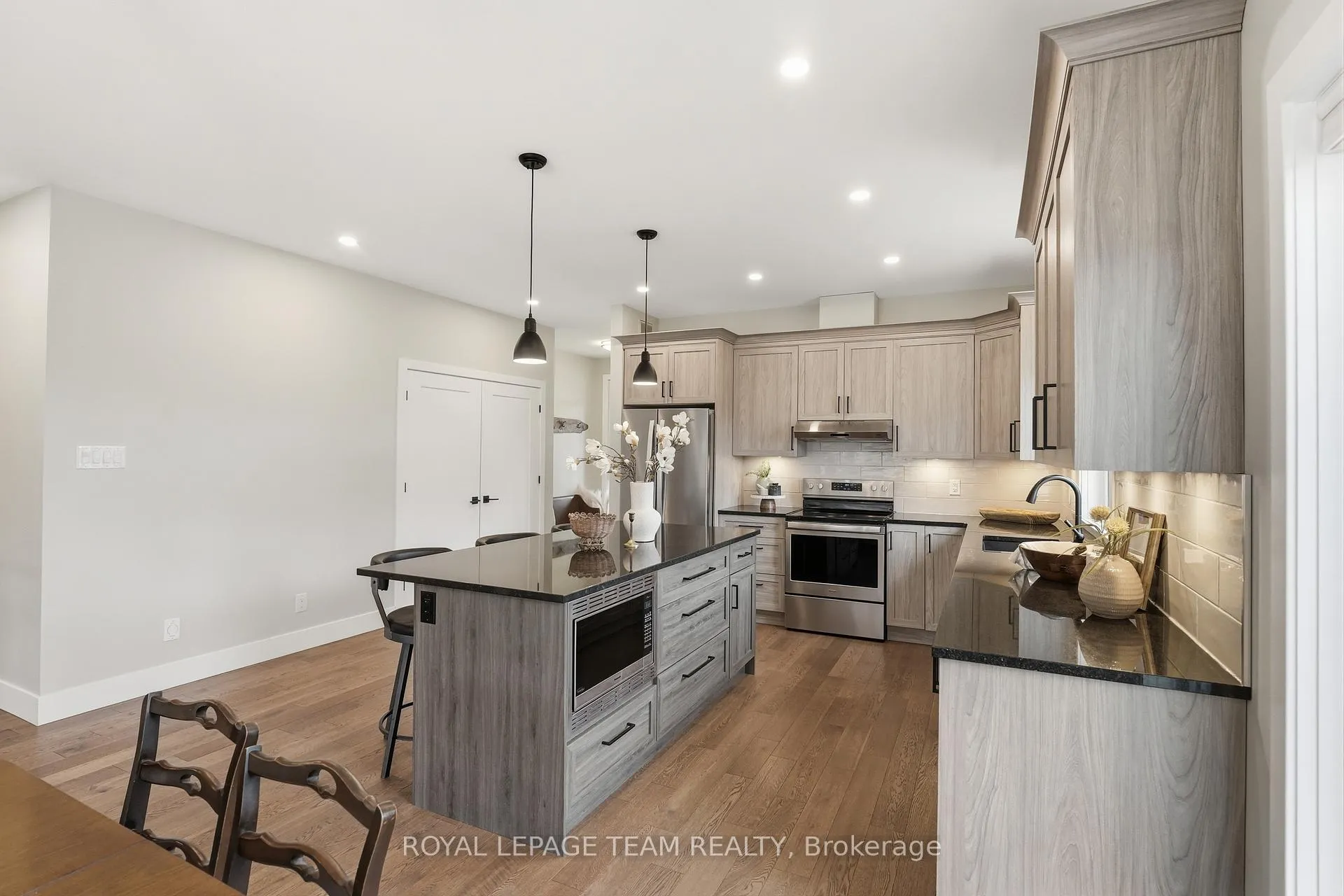 Photo 10 of 757 Meadowridge Circle, Ottawa, Carp — HOMEH