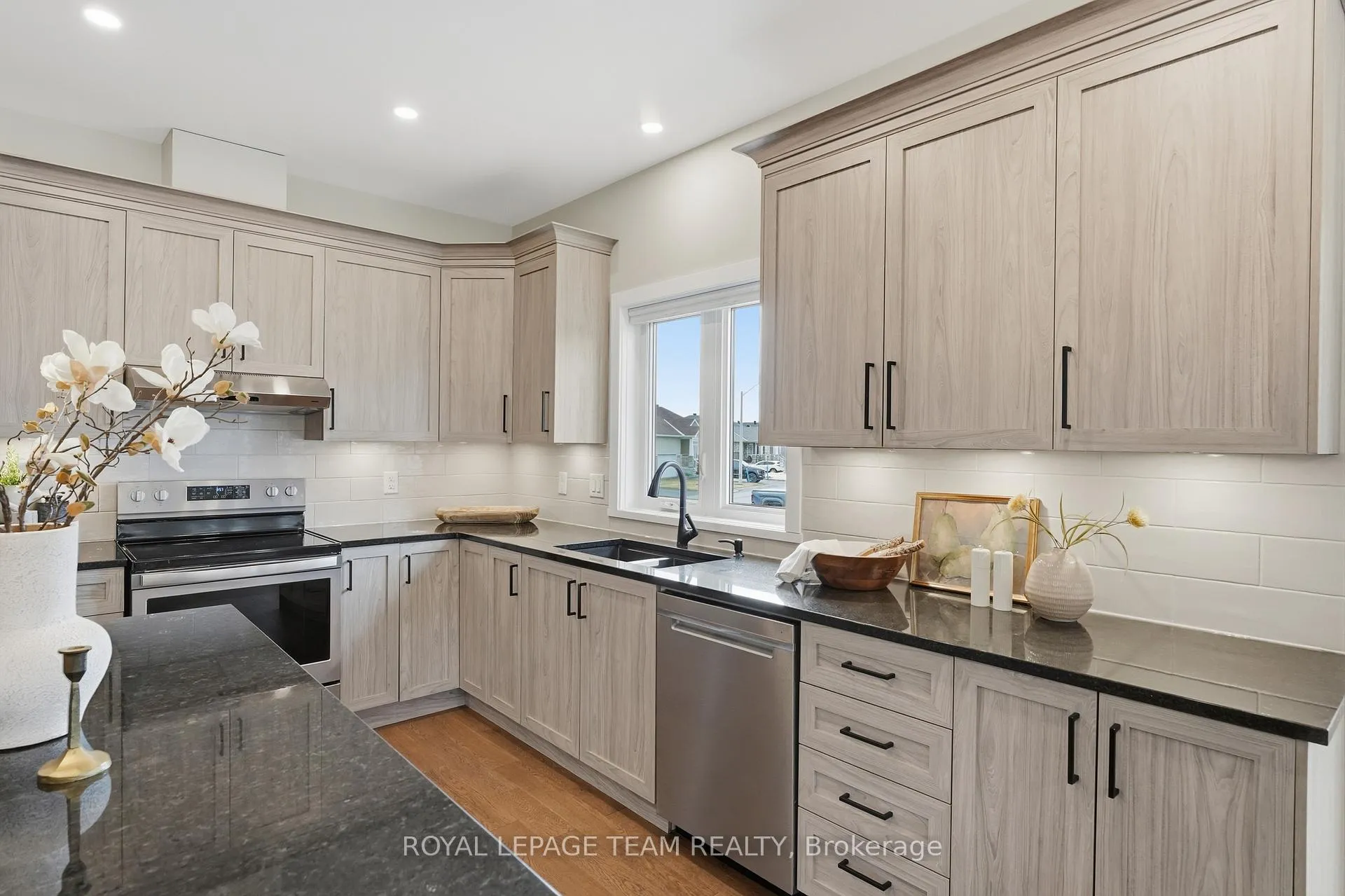 Photo 11 of 757 Meadowridge Circle, Ottawa, Carp — HOMEH
