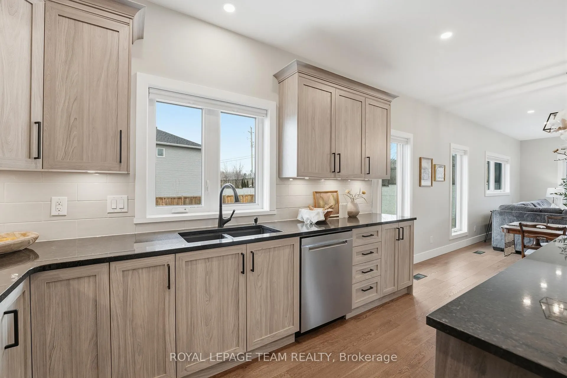 Photo 12 of 757 Meadowridge Circle, Ottawa, Carp — HOMEH