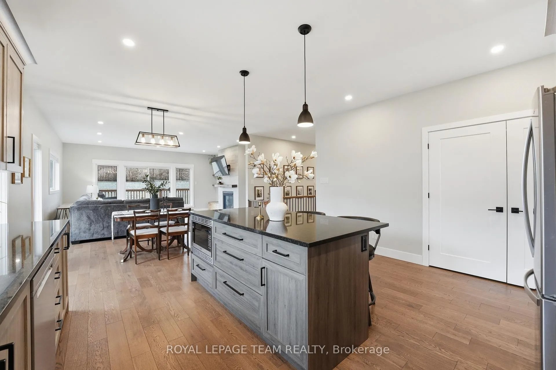 Photo 16 of 757 Meadowridge Circle, Ottawa, Carp — HOMEH