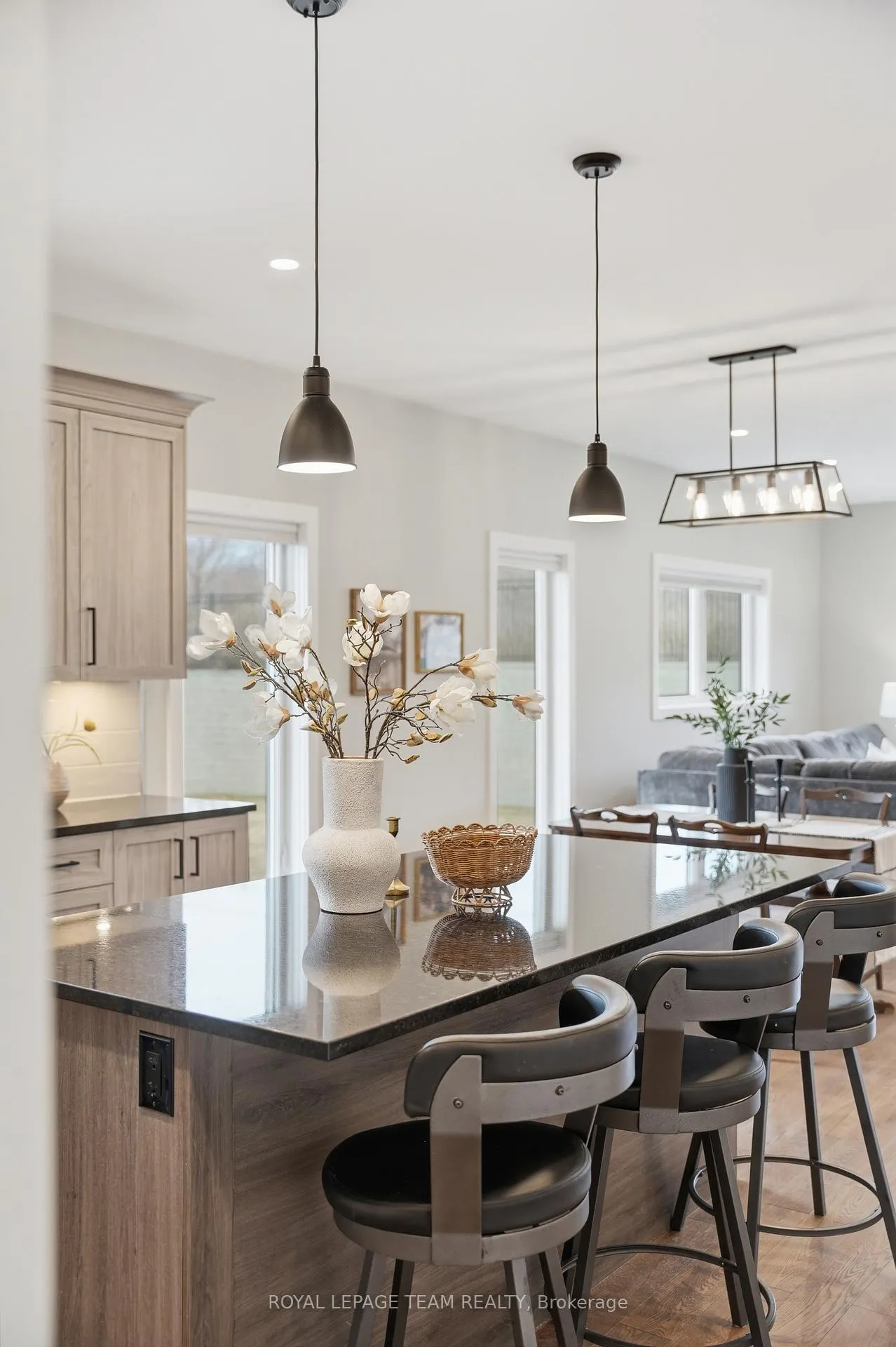 Photo 17 of 757 Meadowridge Circle, Ottawa, Carp — HOMEH