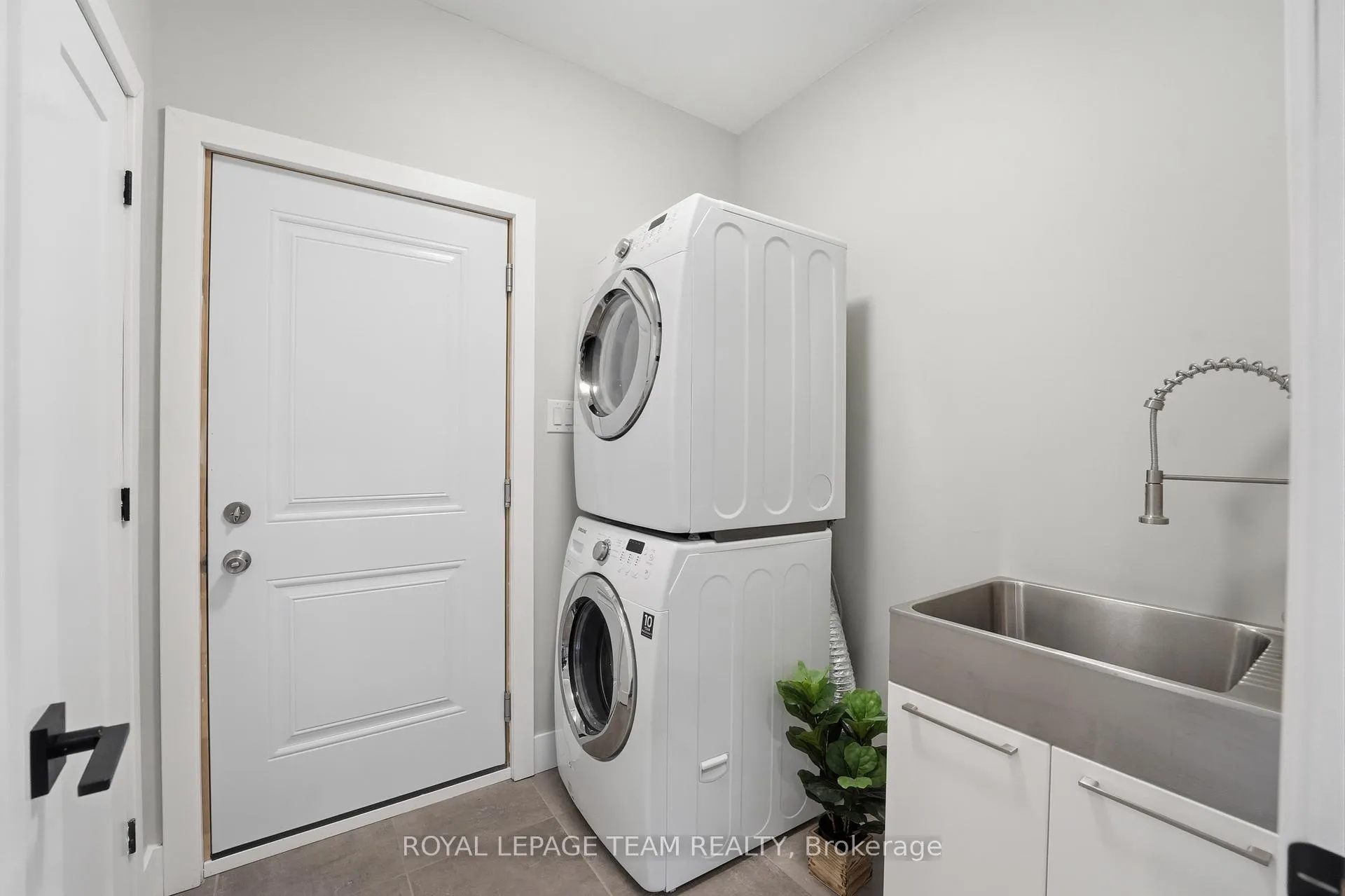 Photo 37 of 757 Meadowridge Circle, Ottawa, Carp — HOMEH