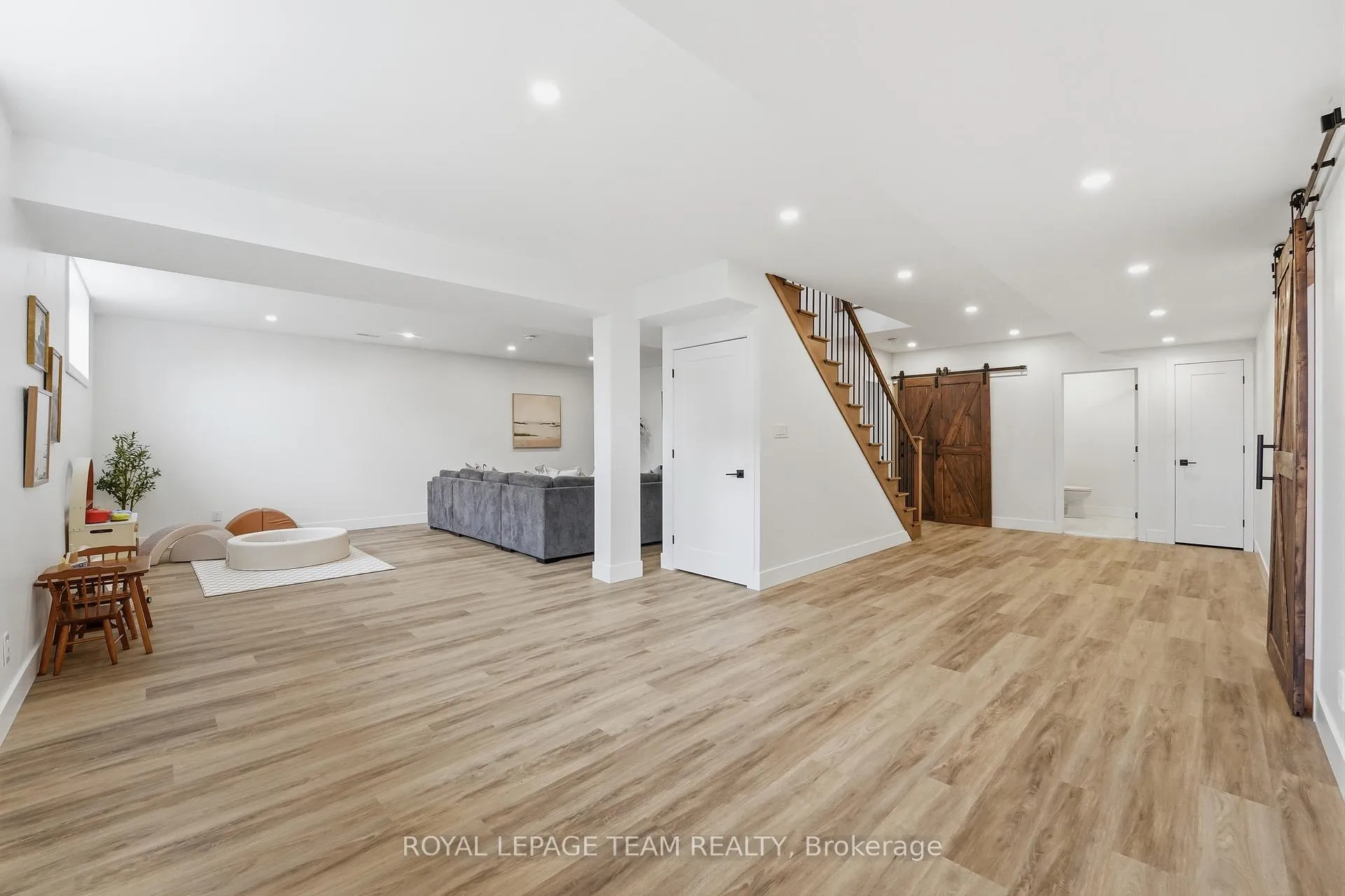 Photo 38 of 757 Meadowridge Circle, Ottawa, Carp — HOMEH
