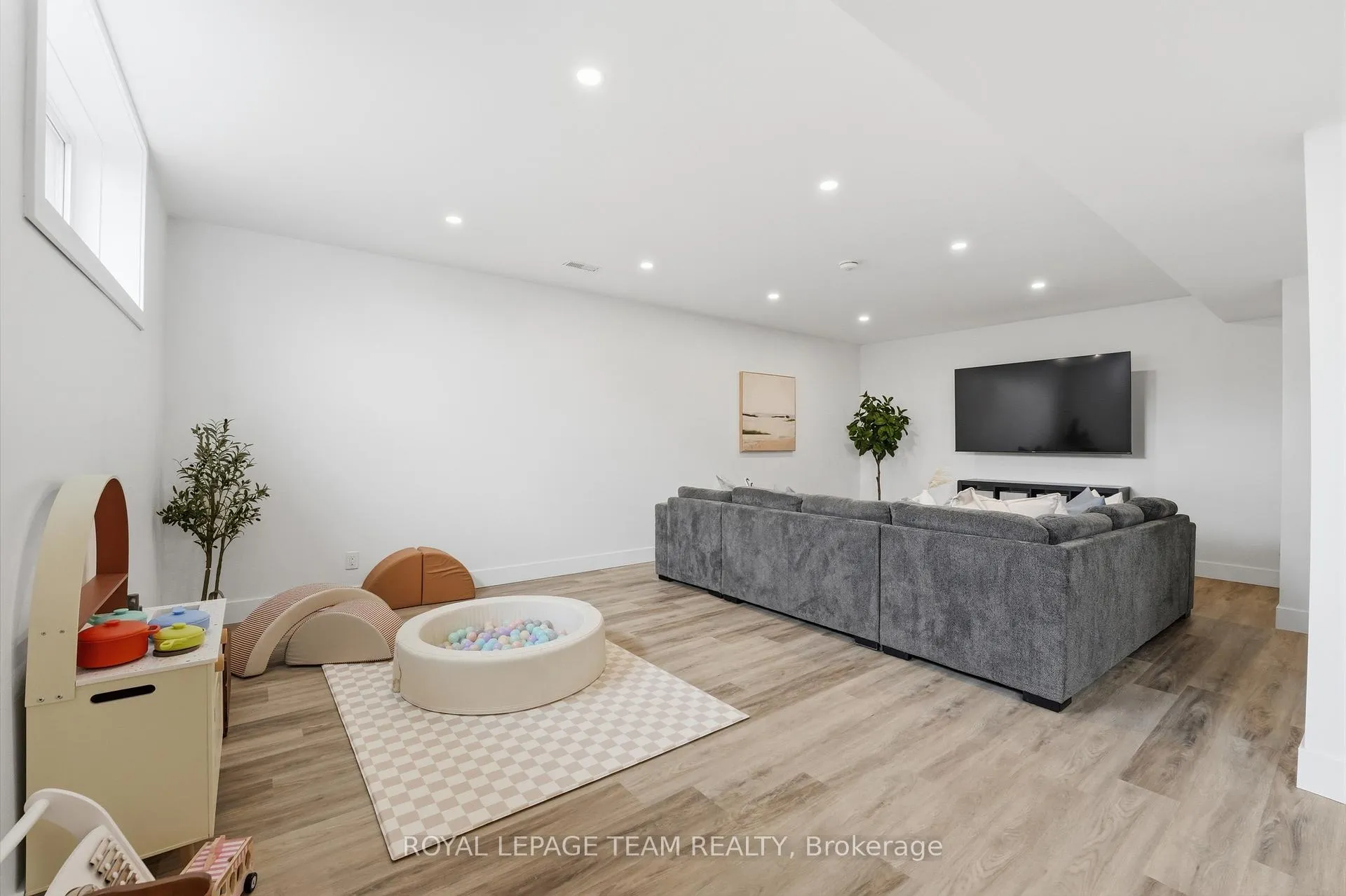 Photo 39 of 757 Meadowridge Circle, Ottawa, Carp — HOMEH