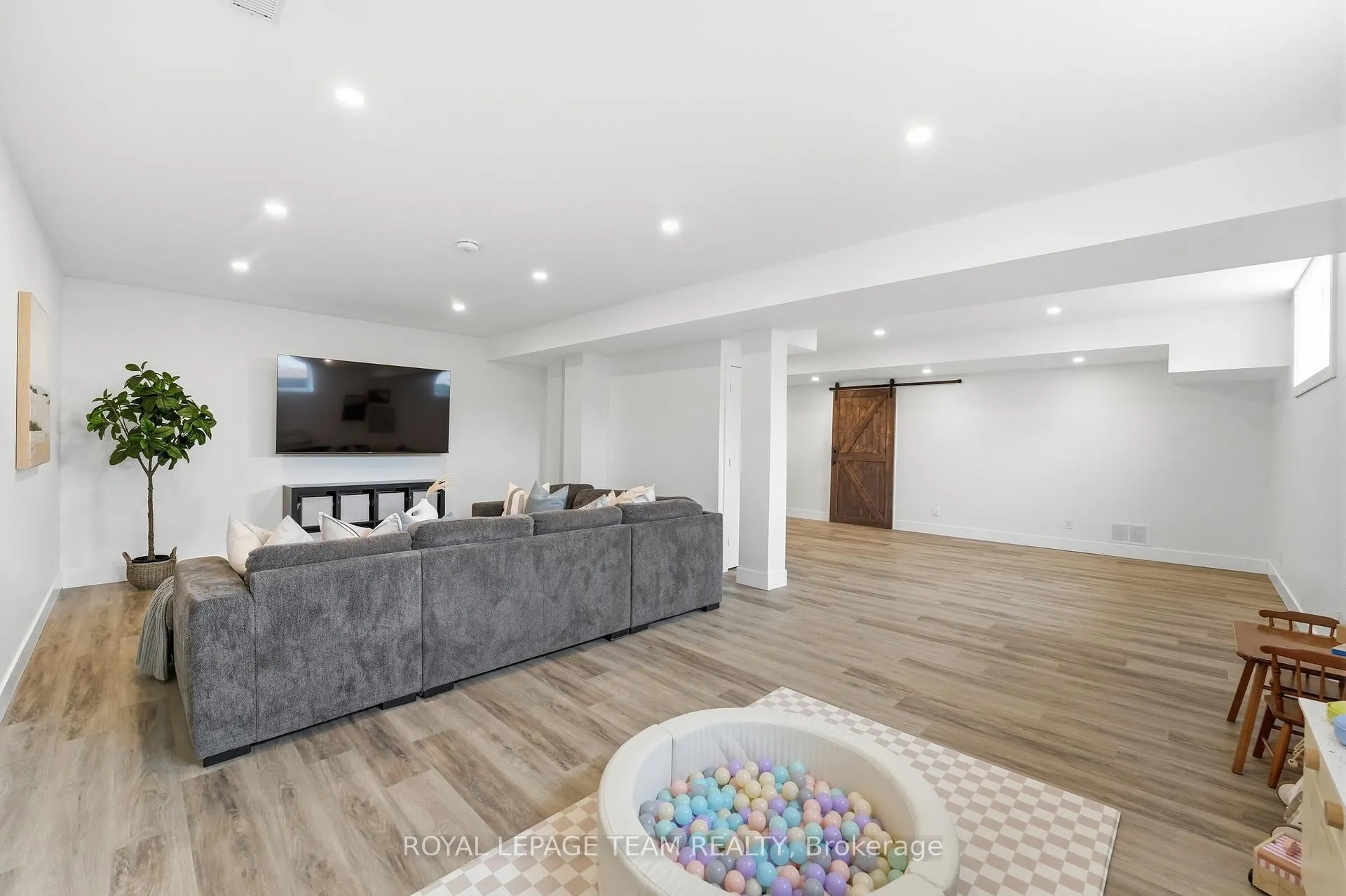 Photo 40 of 757 Meadowridge Circle, Ottawa, Carp — HOMEH