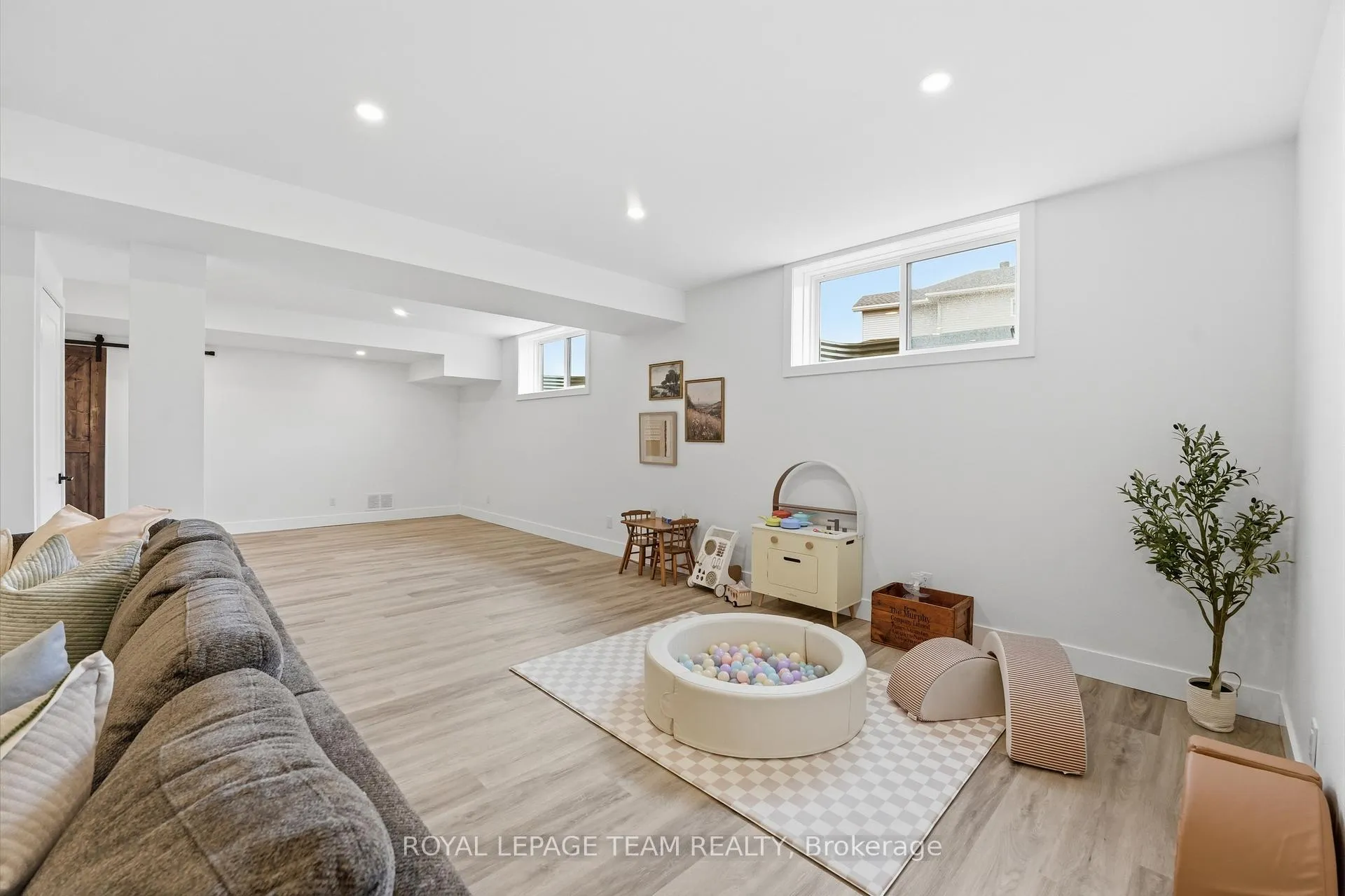 Photo 42 of 757 Meadowridge Circle, Ottawa, Carp — HOMEH