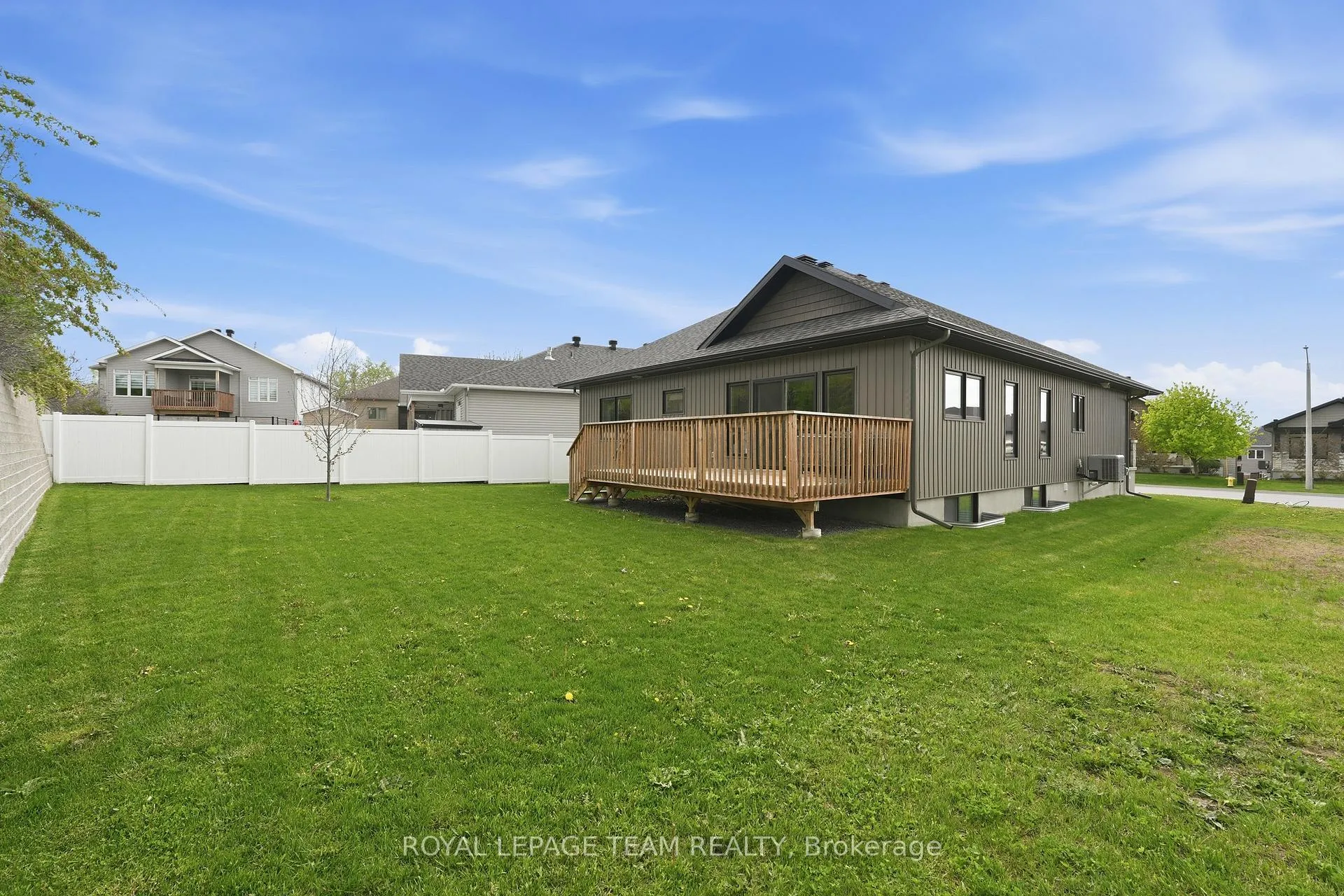 Photo 50 of 757 Meadowridge Circle, Ottawa, Carp — HOMEH