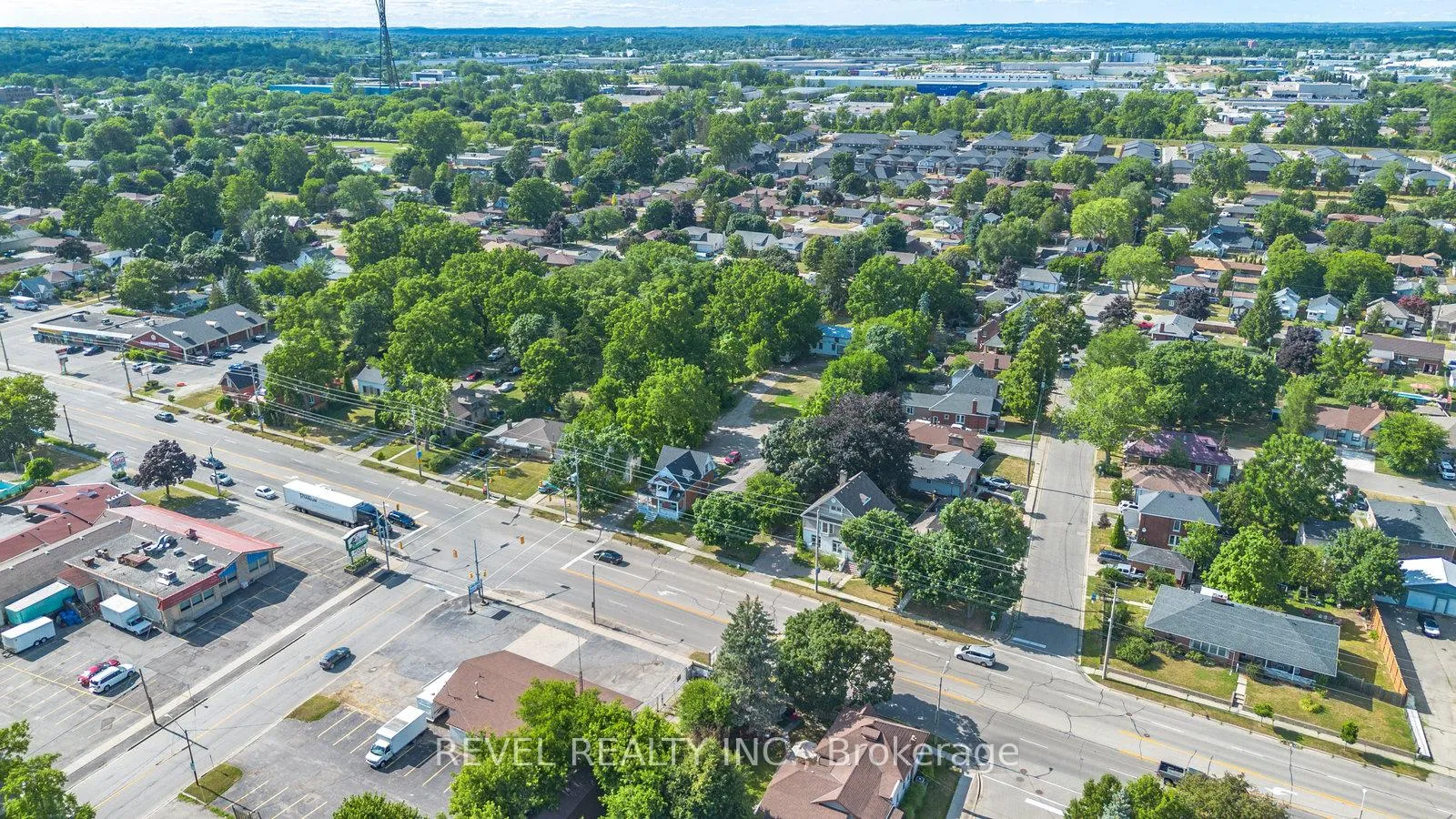 Photo 2 of 816 Colborne Street E, Brantford, Echo Place — HOMEH
