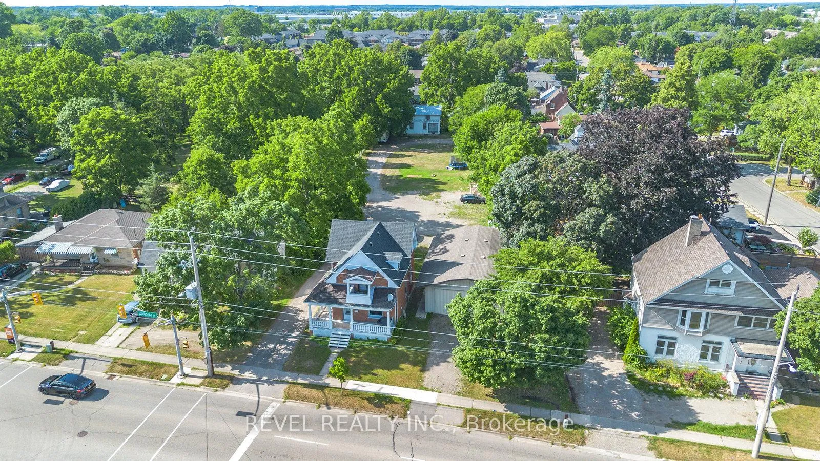 Photo 3 of 816 Colborne Street E, Brantford, Echo Place — HOMEH