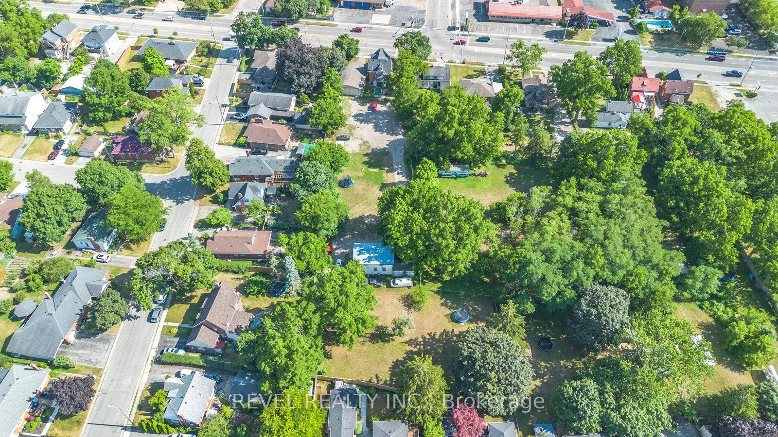 Photo 5 of 816 Colborne Street E, Brantford, Echo Place — HOMEH