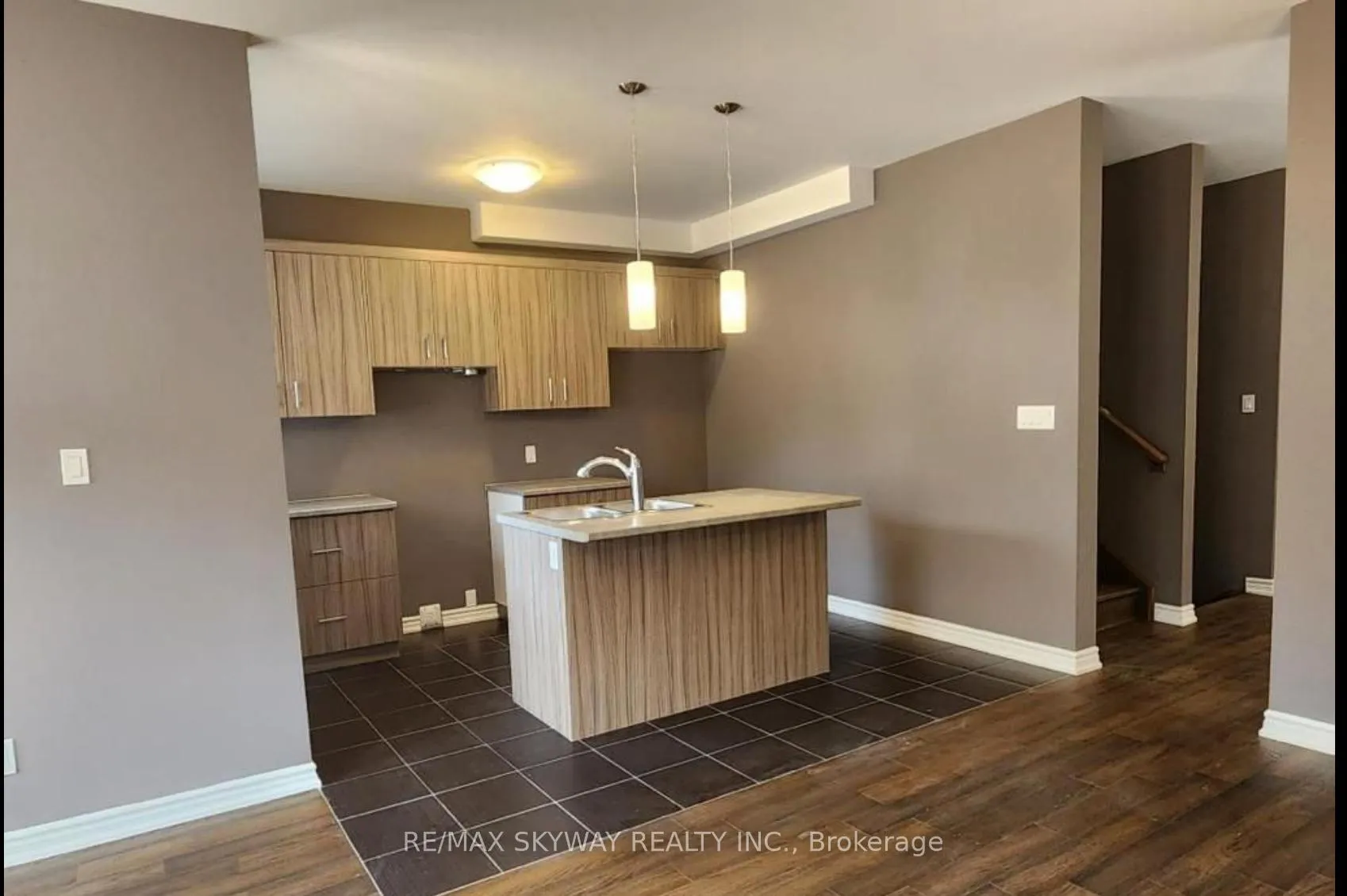 Photo 2 of 46 Bradley Avenue, Welland, Lincoln/Crowland — HOMEH