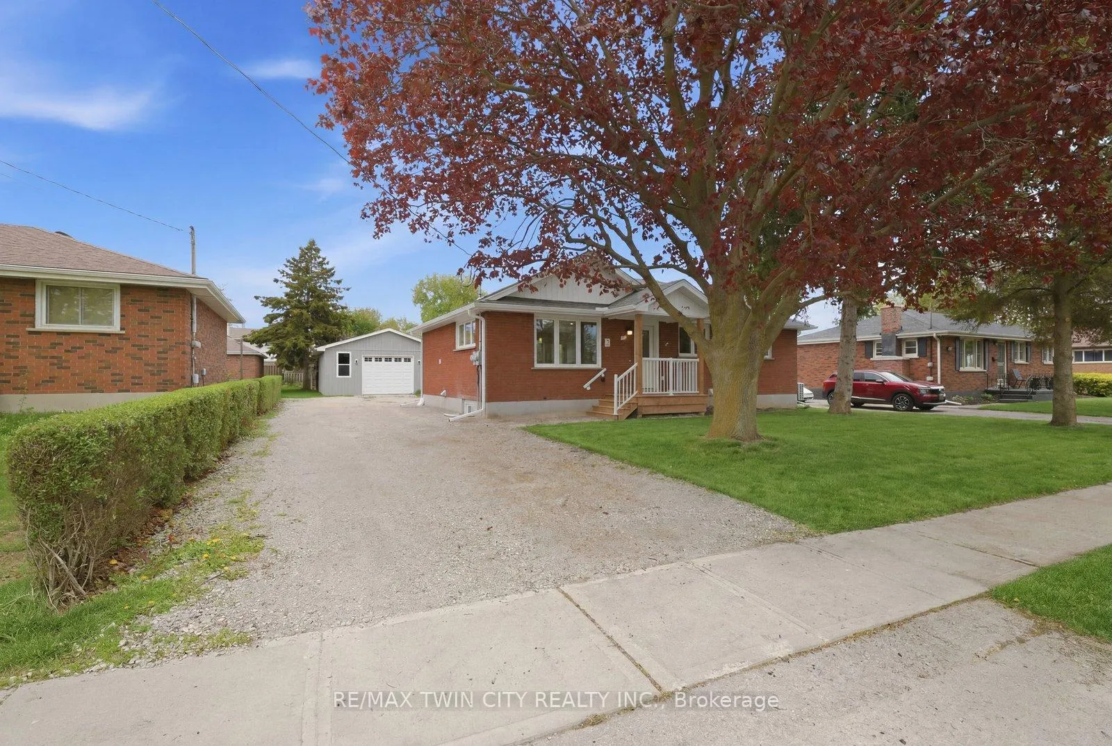 Photo 1 of 121 Silver Street, Brant, Paris — HOMEH