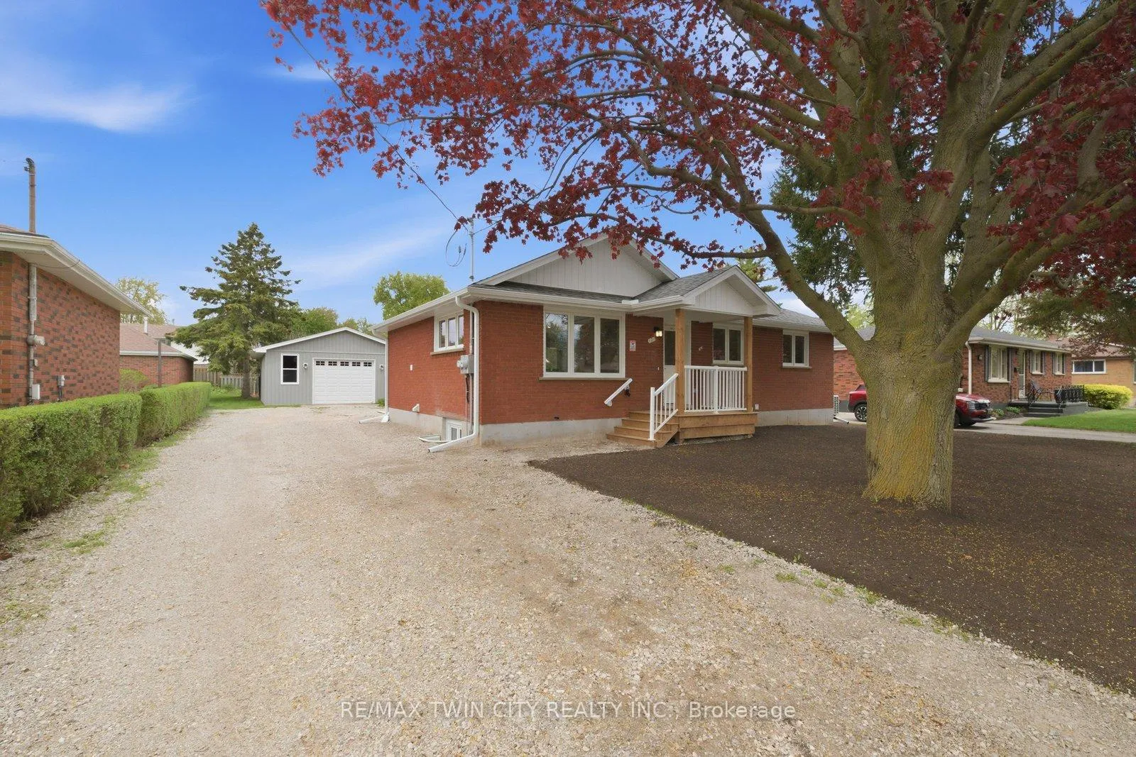 Photo 3 of 121 Silver Street, Brant, Paris — HOMEH