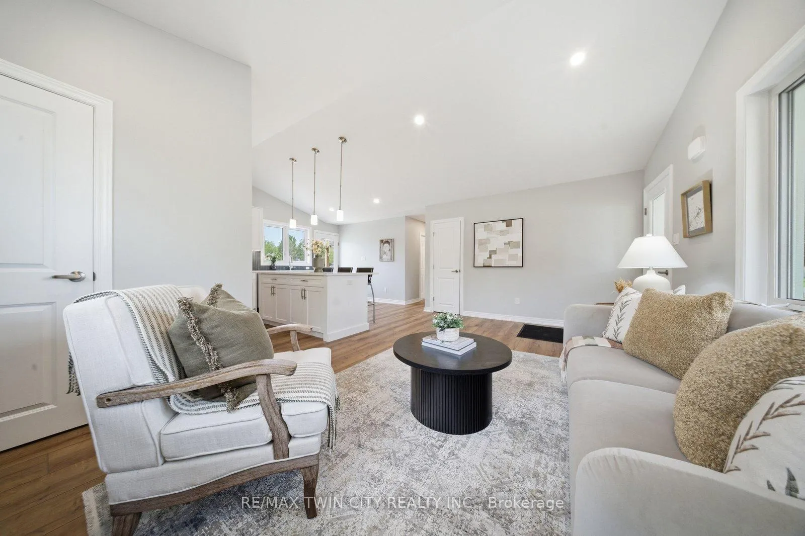 Photo 4 of 121 Silver Street, Brant, Paris — HOMEH