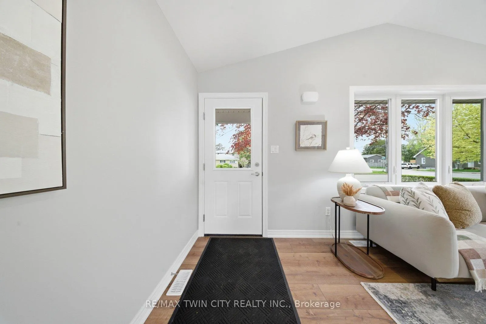 Photo 5 of 121 Silver Street, Brant, Paris — HOMEH