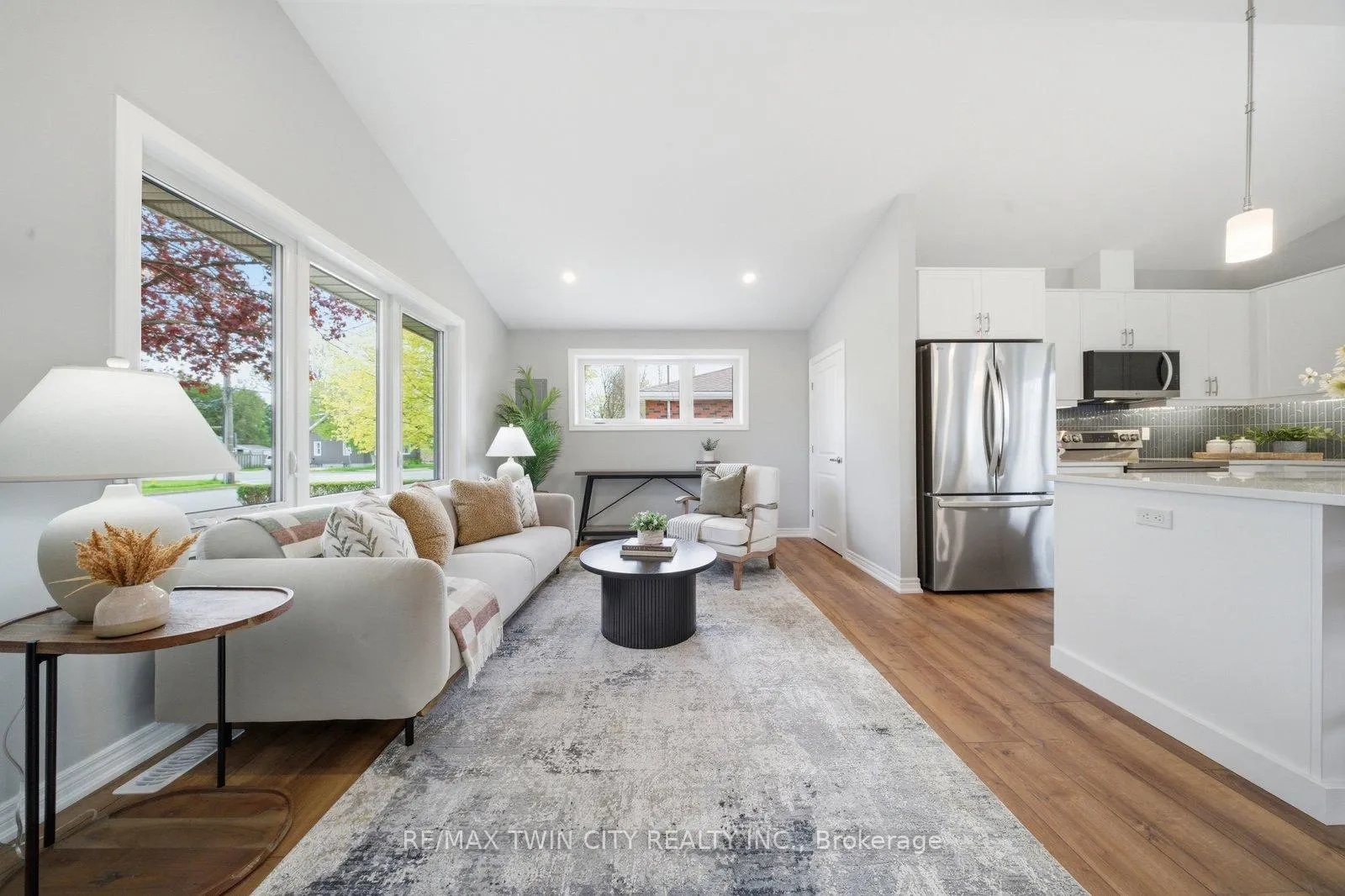 Photo 6 of 121 Silver Street, Brant, Paris — HOMEH