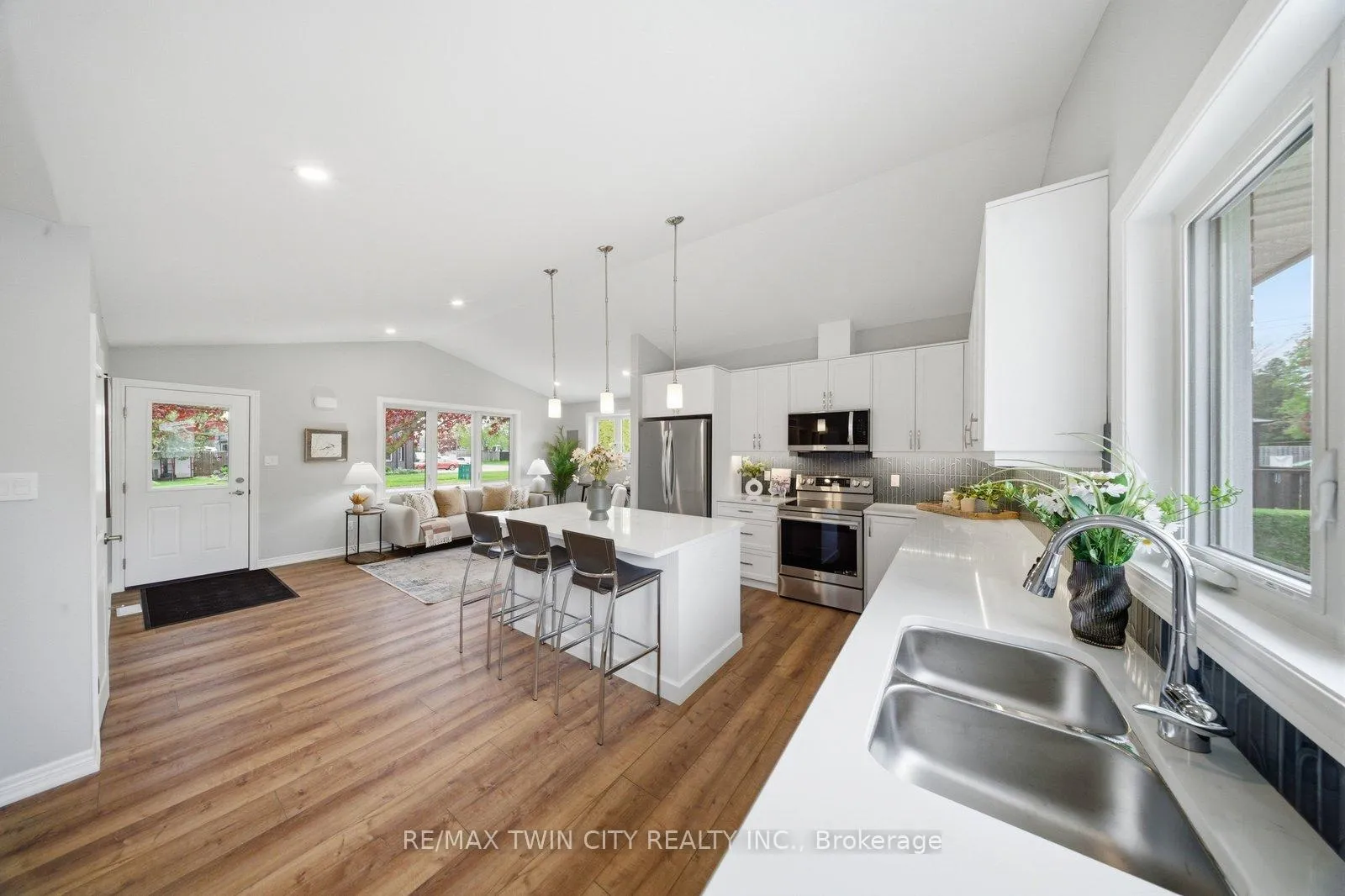 Photo 8 of 121 Silver Street, Brant, Paris — HOMEH