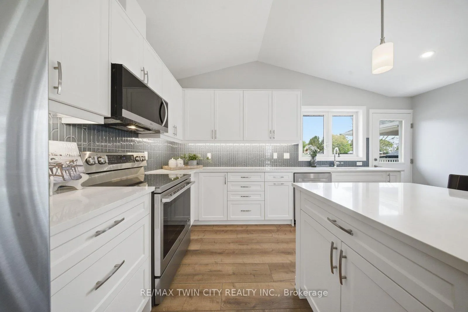 Photo 9 of 121 Silver Street, Brant, Paris — HOMEH