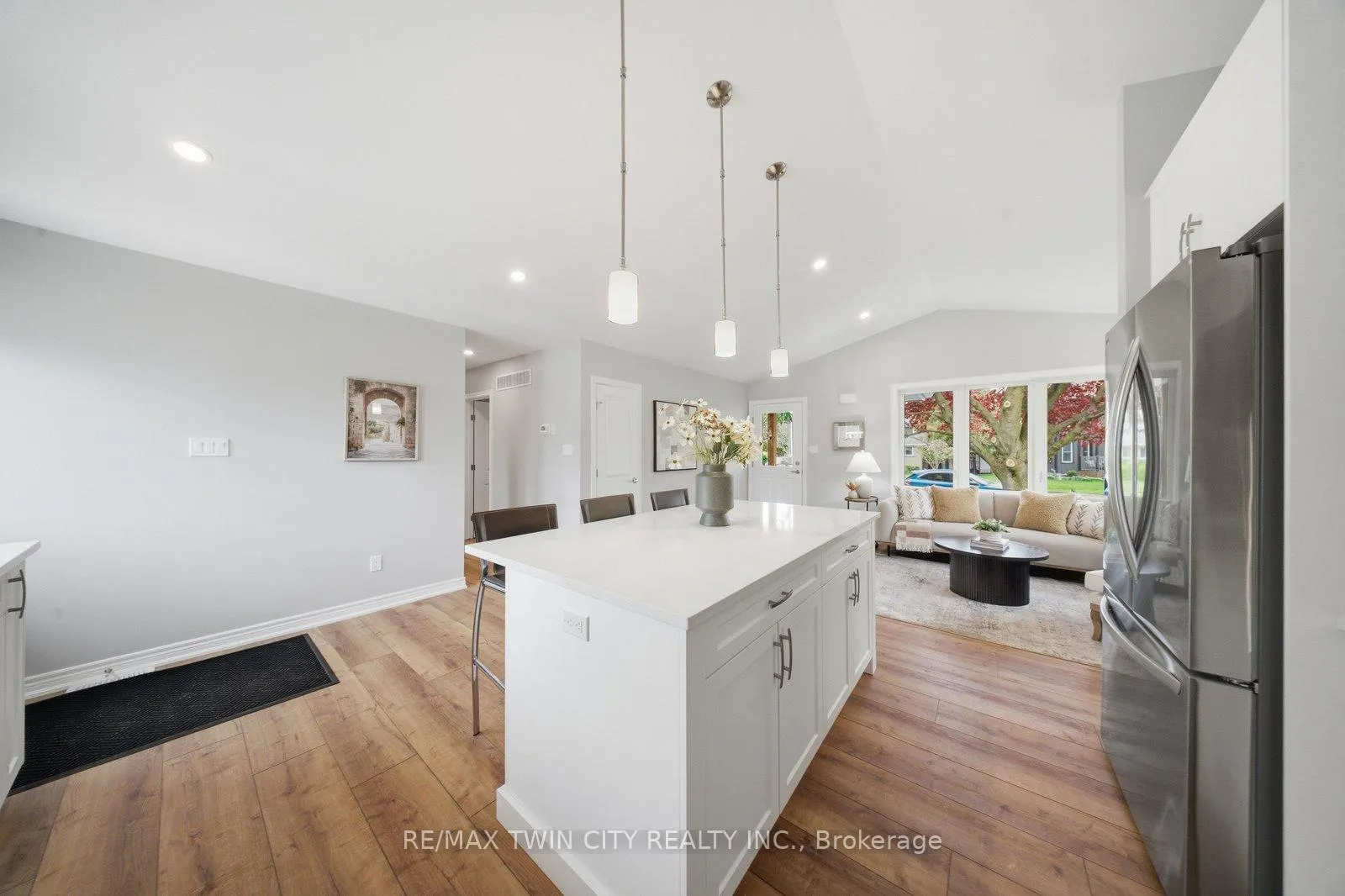 Photo 11 of 121 Silver Street, Brant, Paris — HOMEH