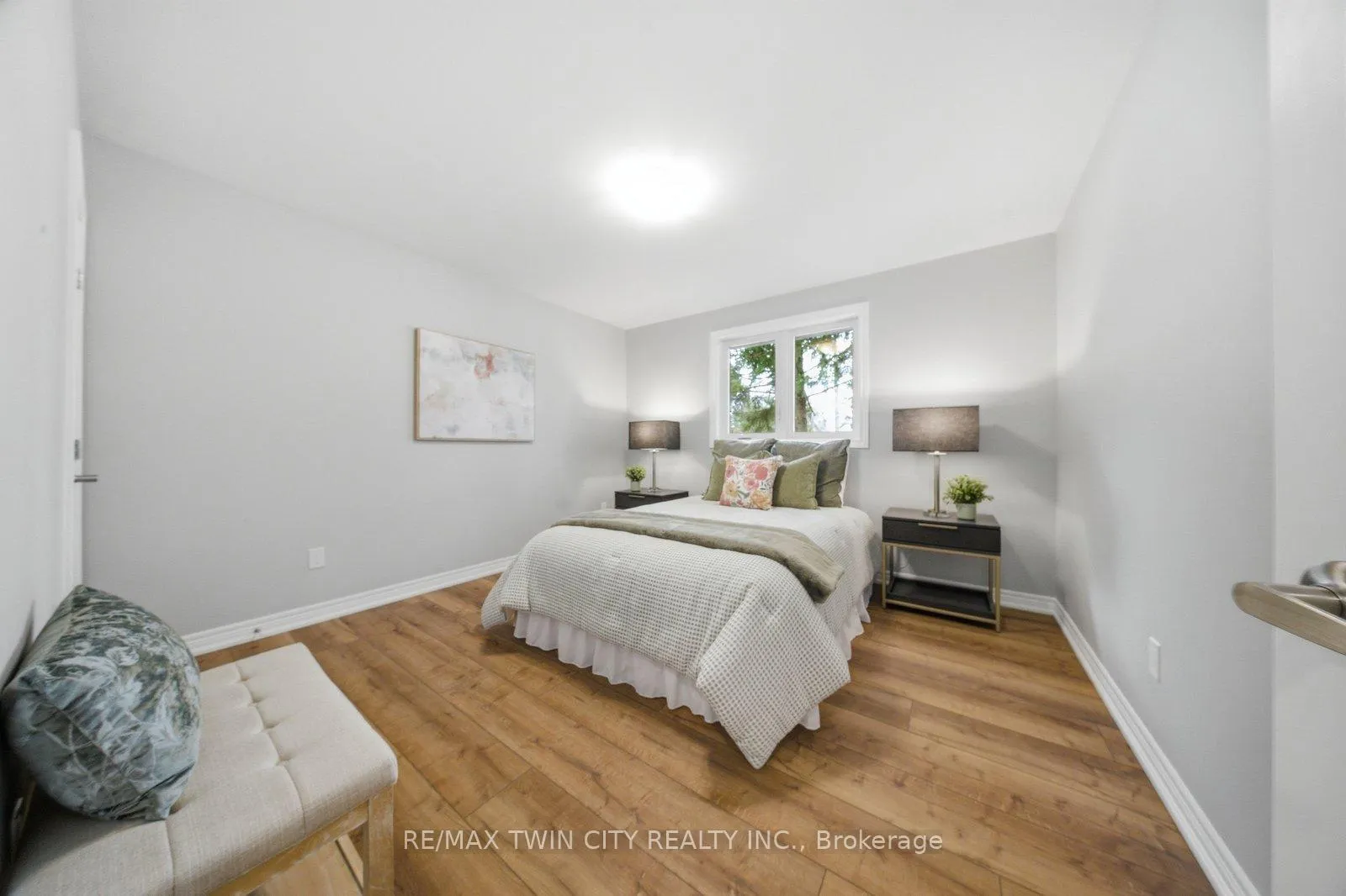 Photo 12 of 121 Silver Street, Brant, Paris — HOMEH