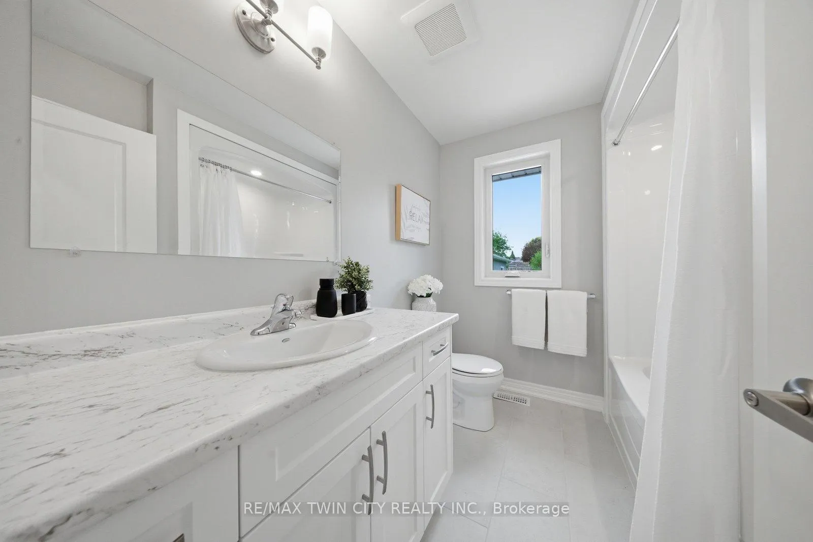 Photo 15 of 121 Silver Street, Brant, Paris — HOMEH