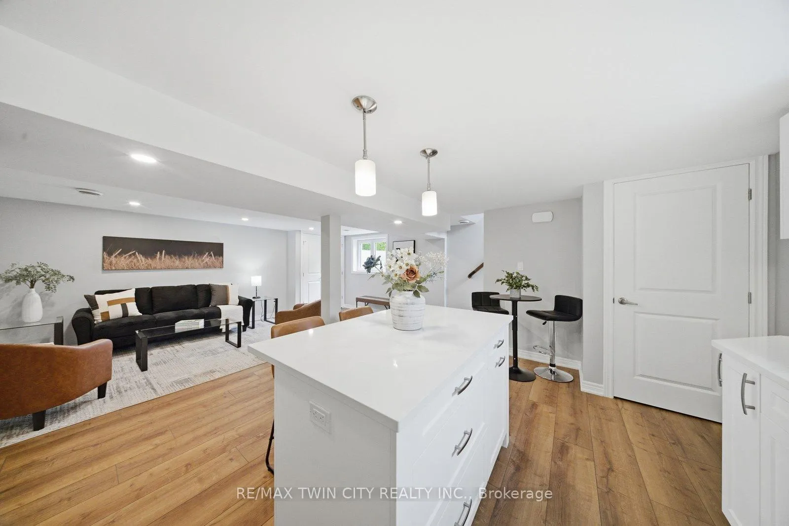 Photo 21 of 121 Silver Street, Brant, Paris — HOMEH