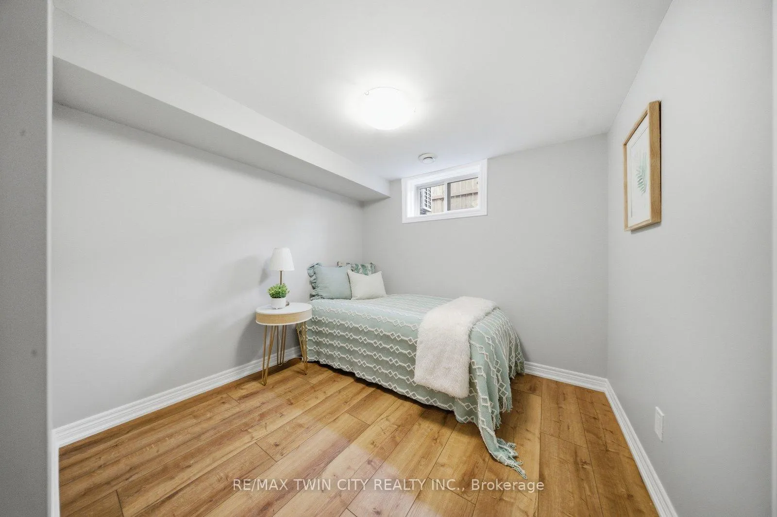 Photo 24 of 121 Silver Street, Brant, Paris — HOMEH