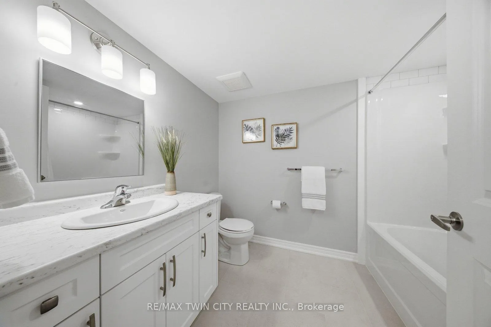 Photo 25 of 121 Silver Street, Brant, Paris — HOMEH