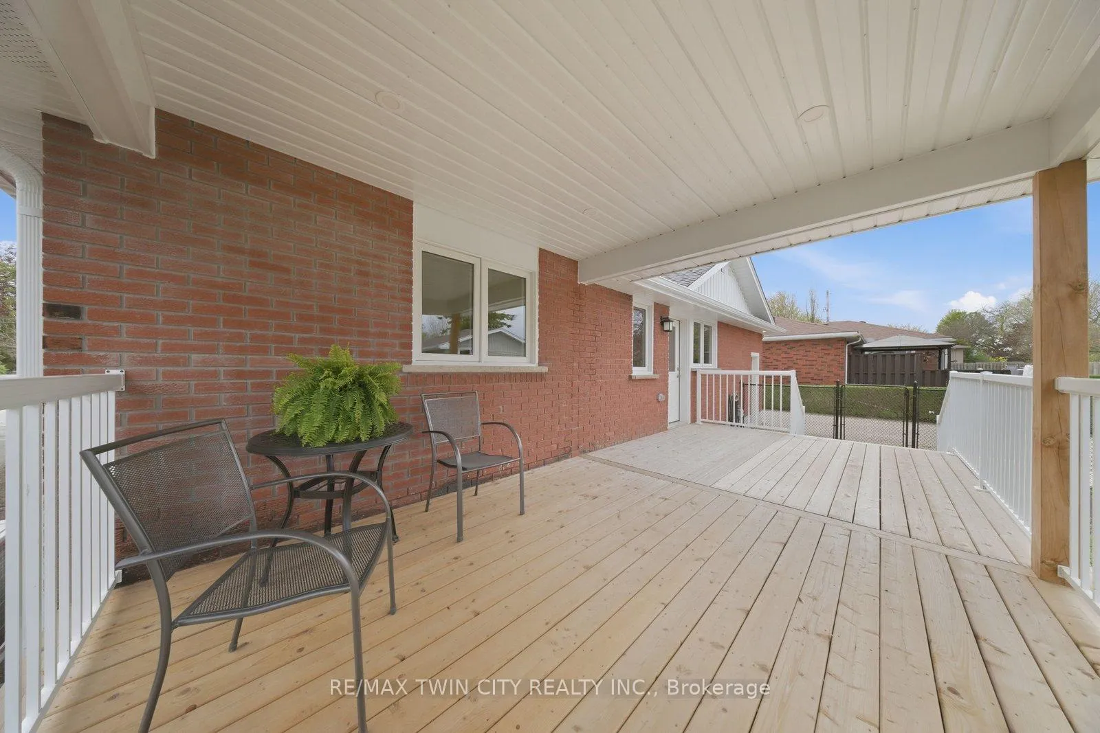 Photo 27 of 121 Silver Street, Brant, Paris — HOMEH
