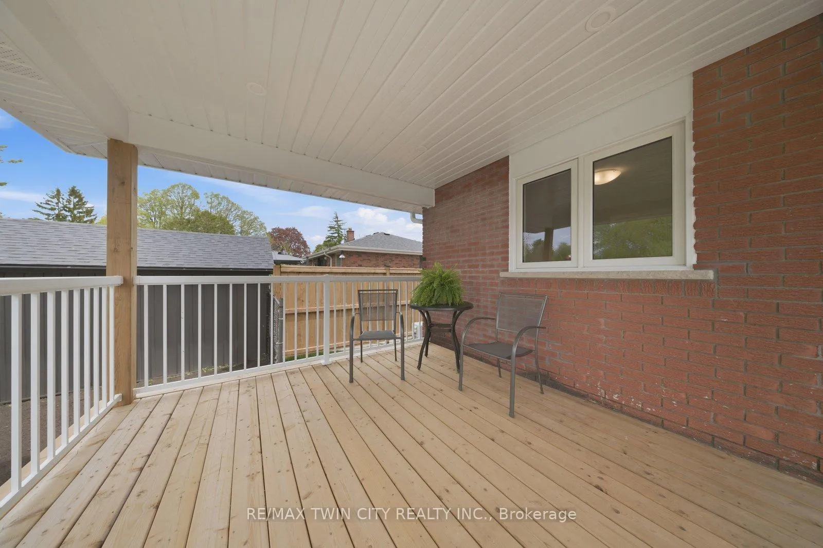 Photo 28 of 121 Silver Street, Brant, Paris — HOMEH