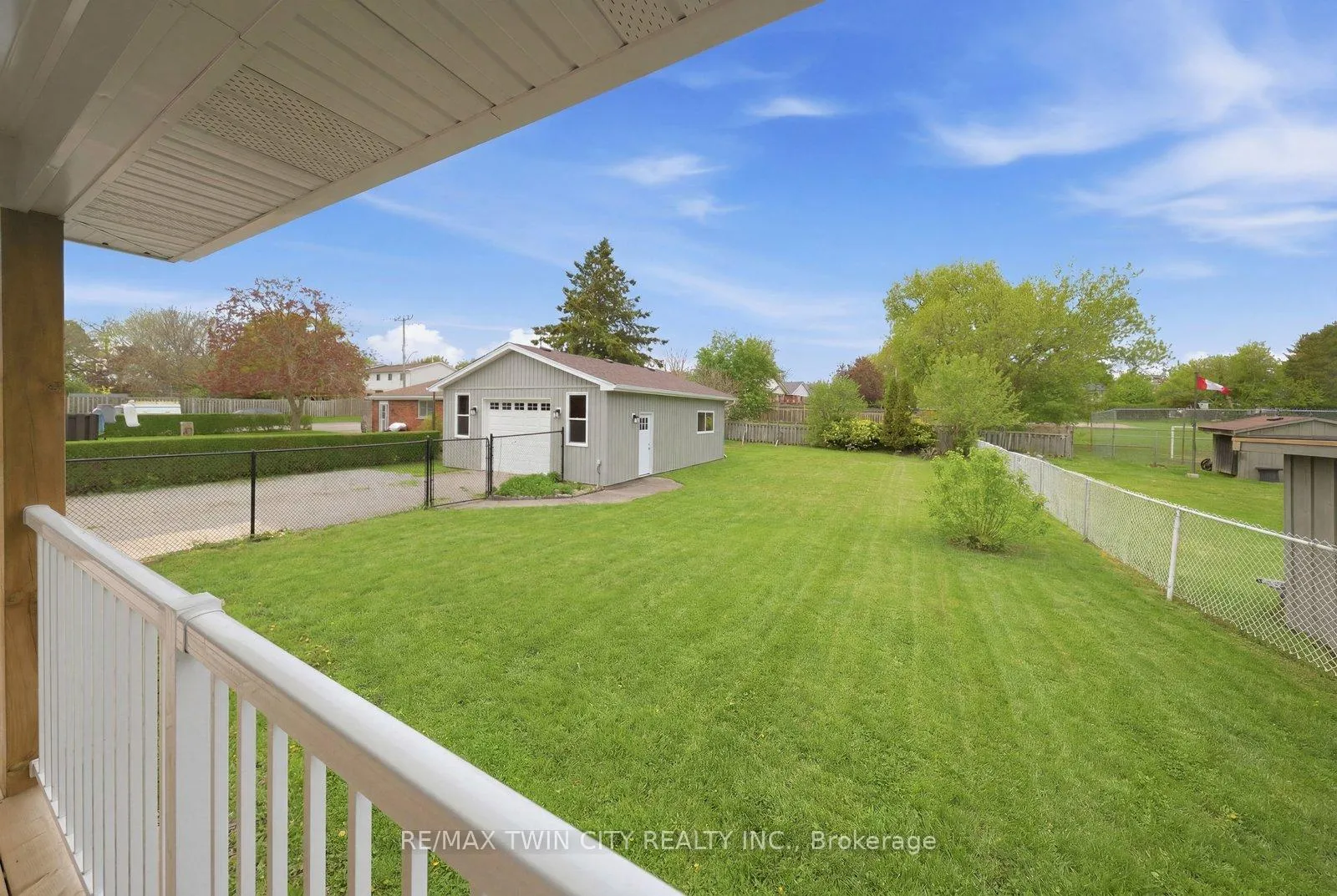 Photo 29 of 121 Silver Street, Brant, Paris — HOMEH