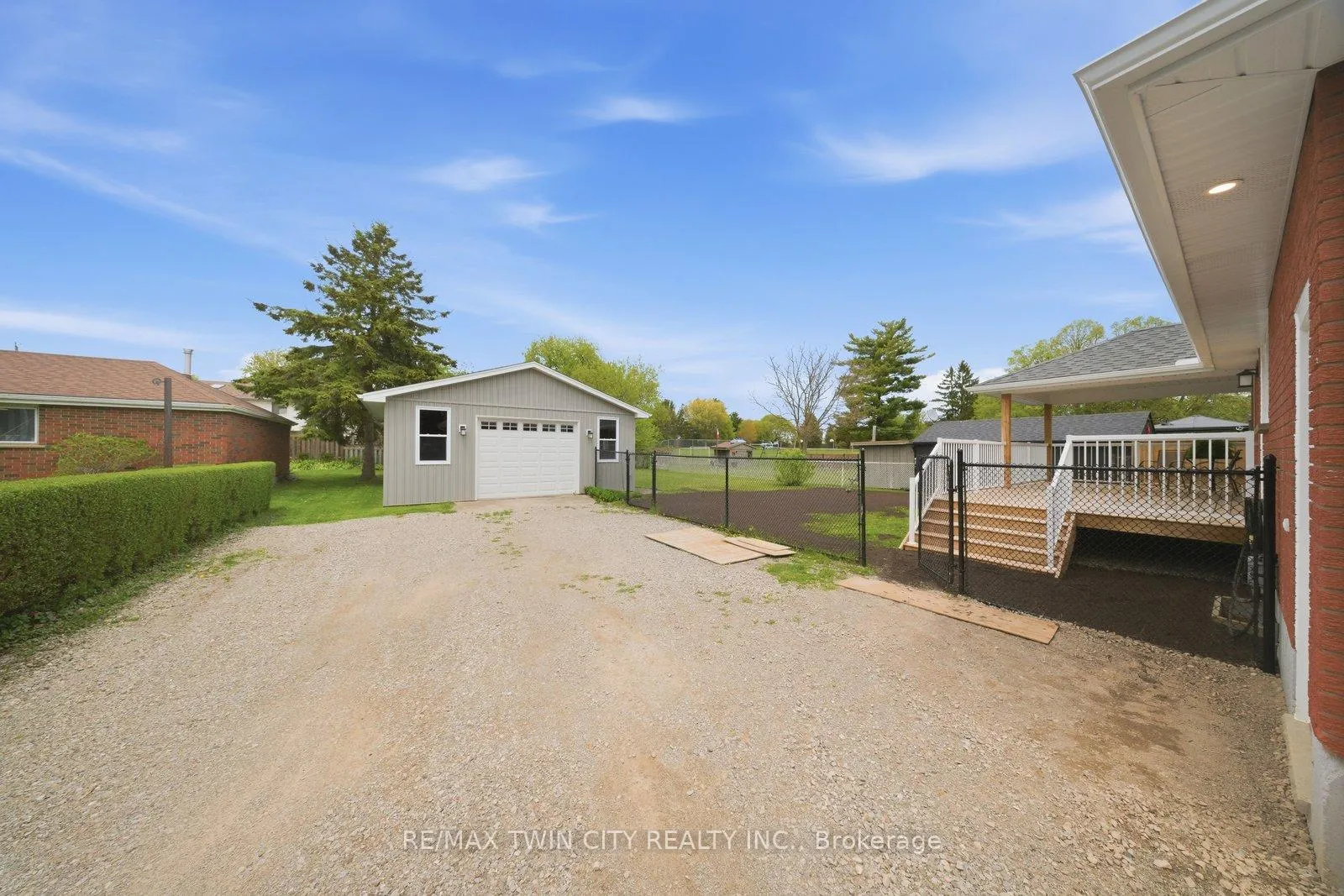 Photo 37 of 121 Silver Street, Brant, Paris — HOMEH