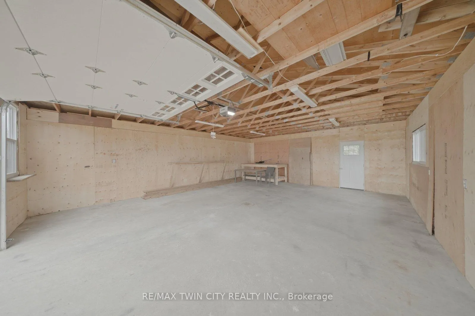 Photo 38 of 121 Silver Street, Brant, Paris — HOMEH