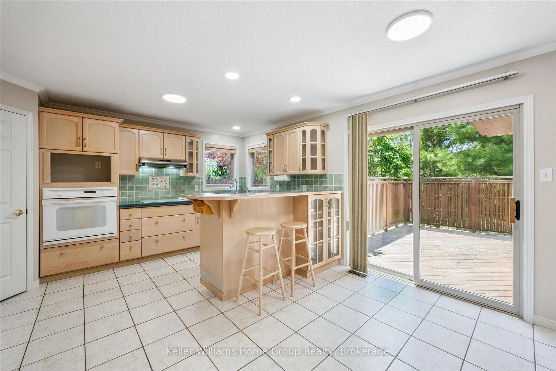 Photo 6 of 40 Gibbs Crescent, Guelph, Clairfields/Hanlon Business Park — HOMEH