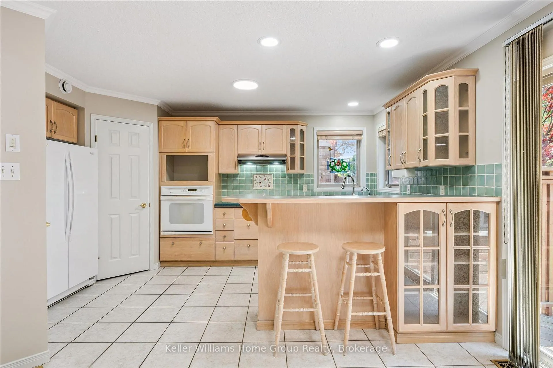 Photo 8 of 40 Gibbs Crescent, Guelph, Clairfields/Hanlon Business Park — HOMEH