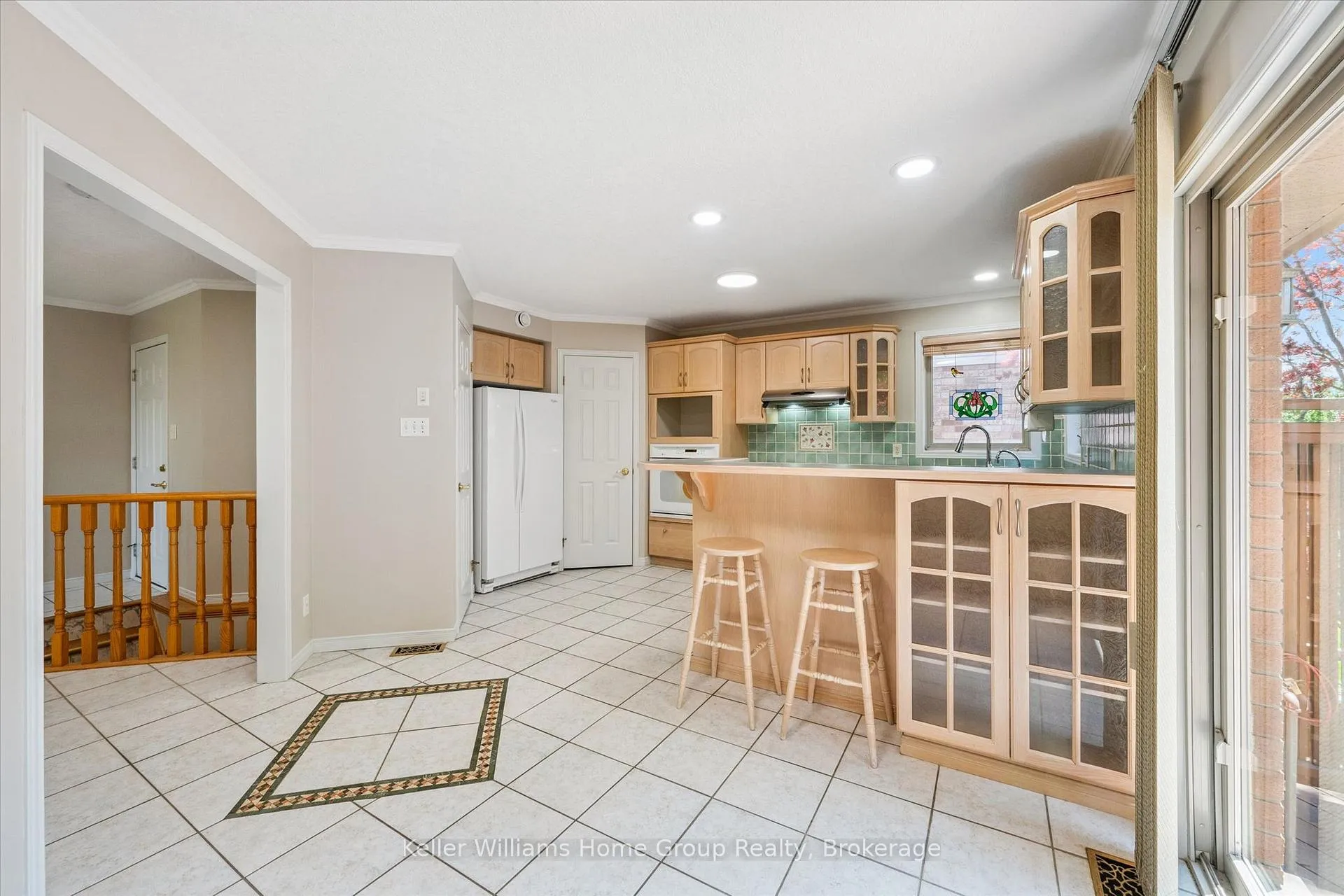 Photo 9 of 40 Gibbs Crescent, Guelph, Clairfields/Hanlon Business Park — HOMEH