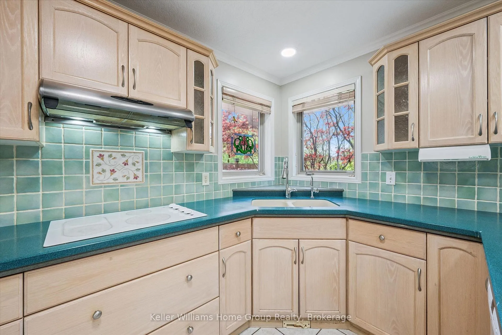 Photo 11 of 40 Gibbs Crescent, Guelph, Clairfields/Hanlon Business Park — HOMEH