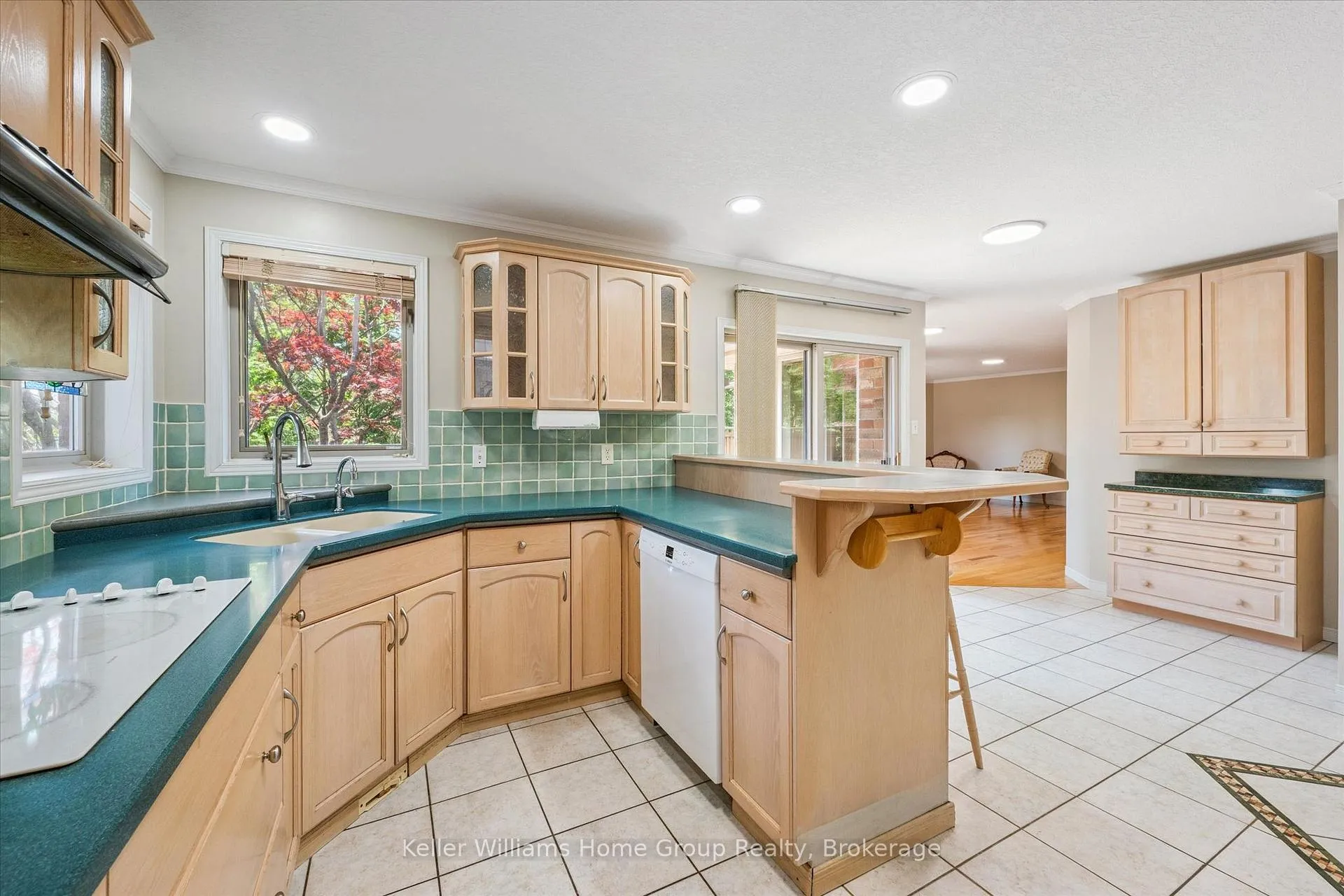 Photo 12 of 40 Gibbs Crescent, Guelph, Clairfields/Hanlon Business Park — HOMEH